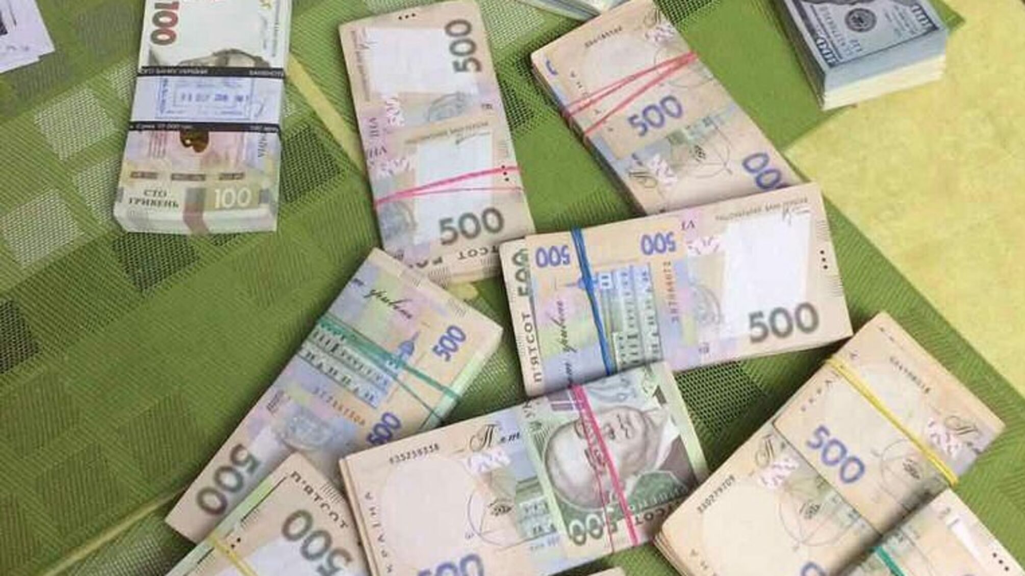 На Чернігівщині чиновники присвоїли гроші, виділені на реконструкцію шкіл та лікарень