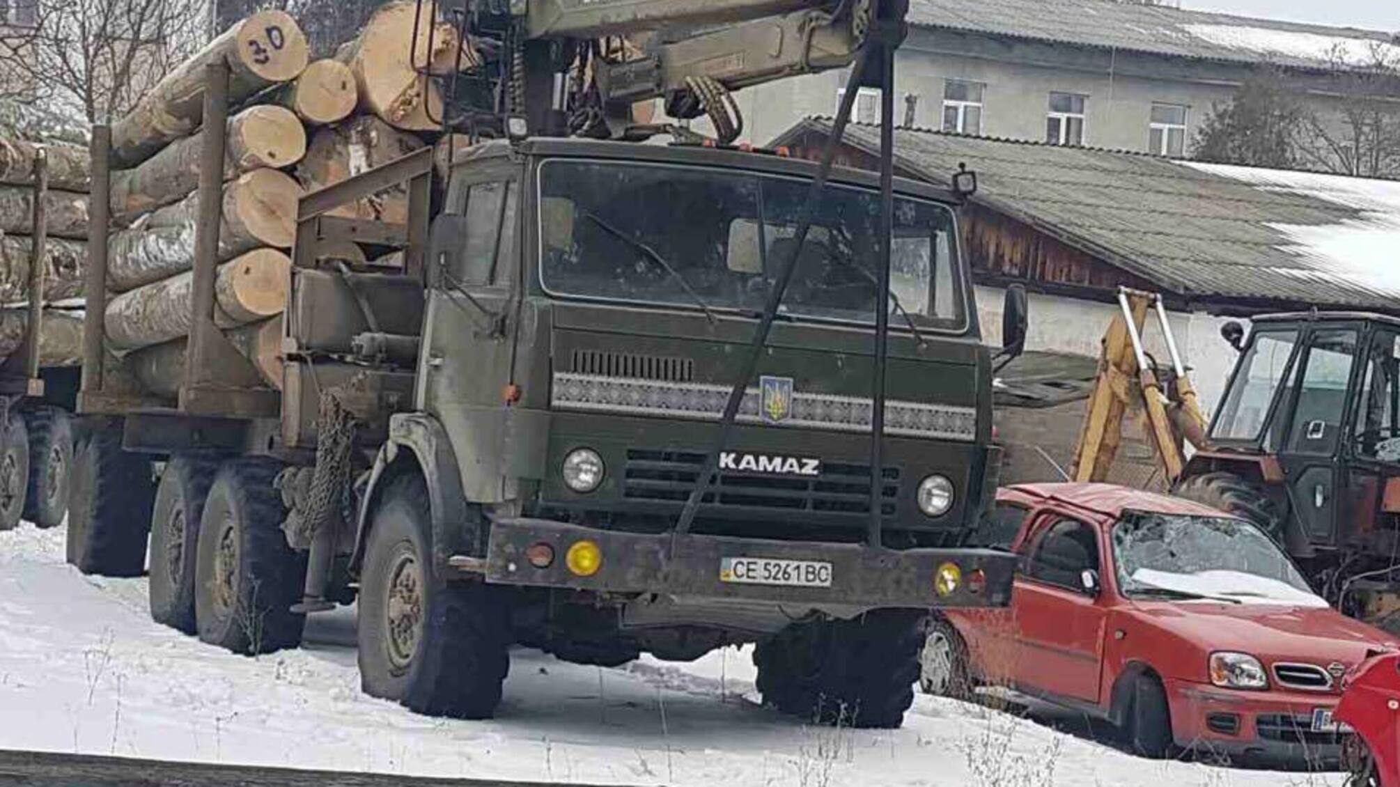На Буковині затримали злочинців-утікачів із краденим лісом