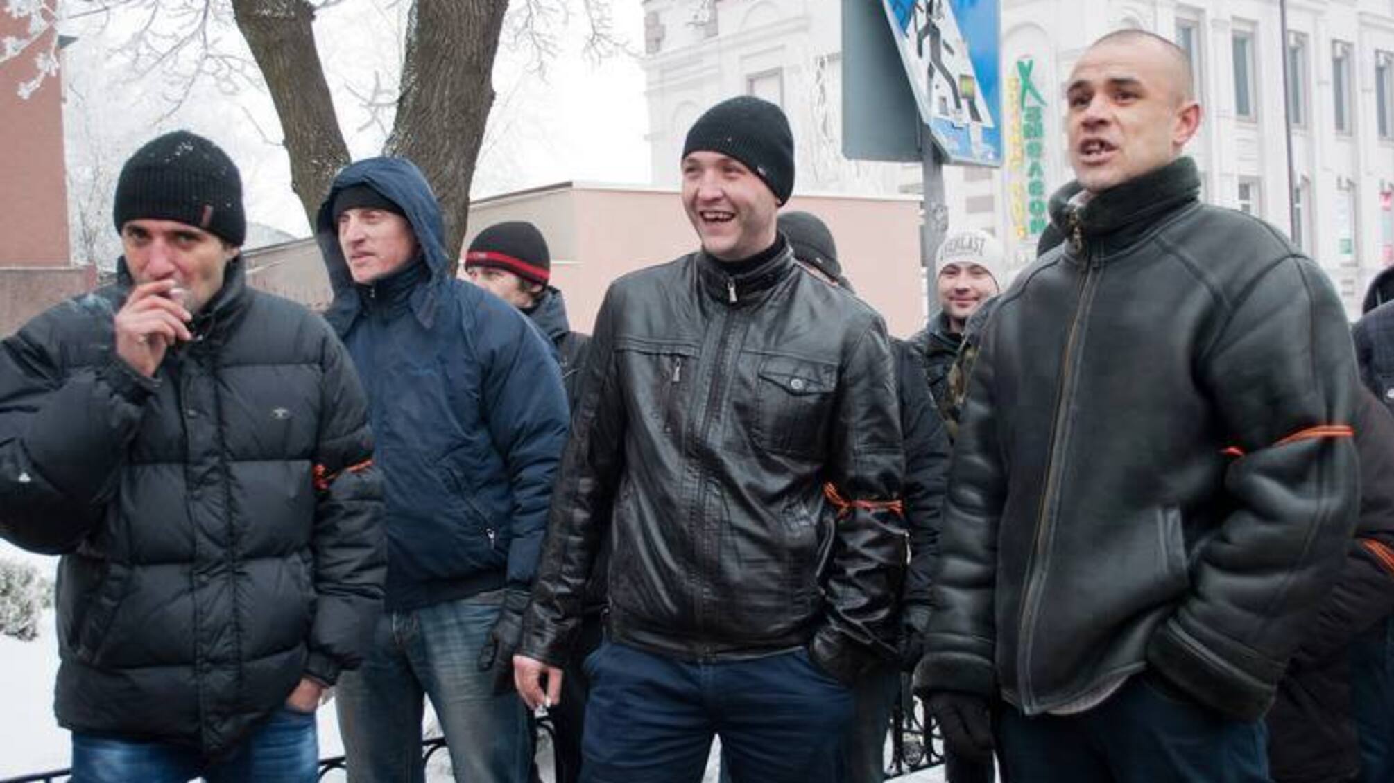 У столиці найняті російським банком тітушки побили активістів