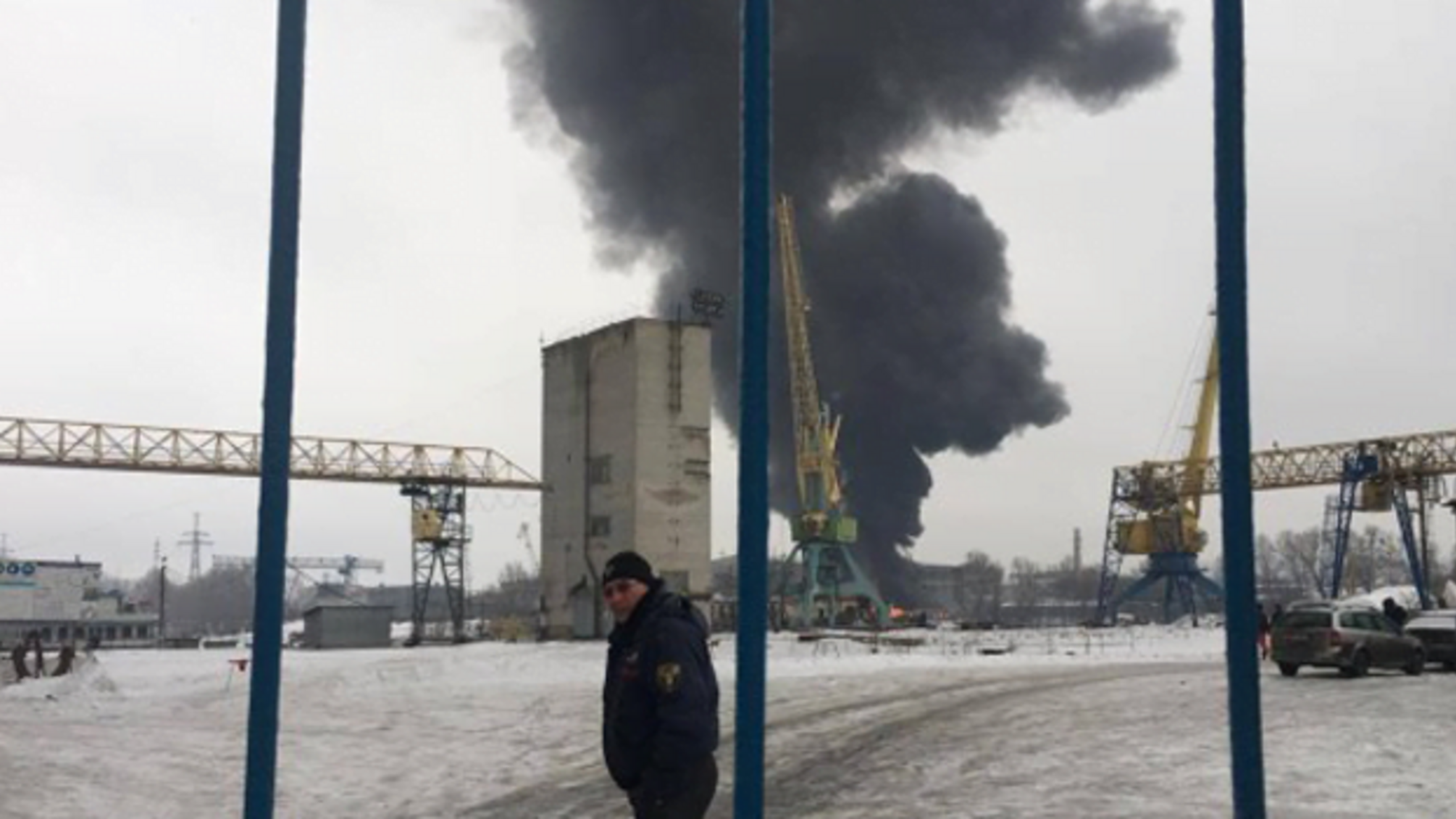 На столичному суднобудівному заводі сталася сильна пожежа