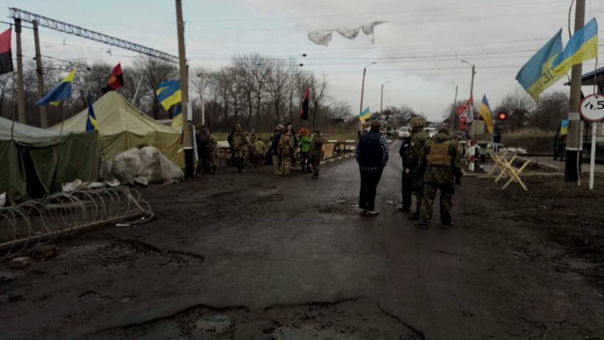 Поліція затримала близько 40 осіб, які напали на учасників блокади. ФОТО