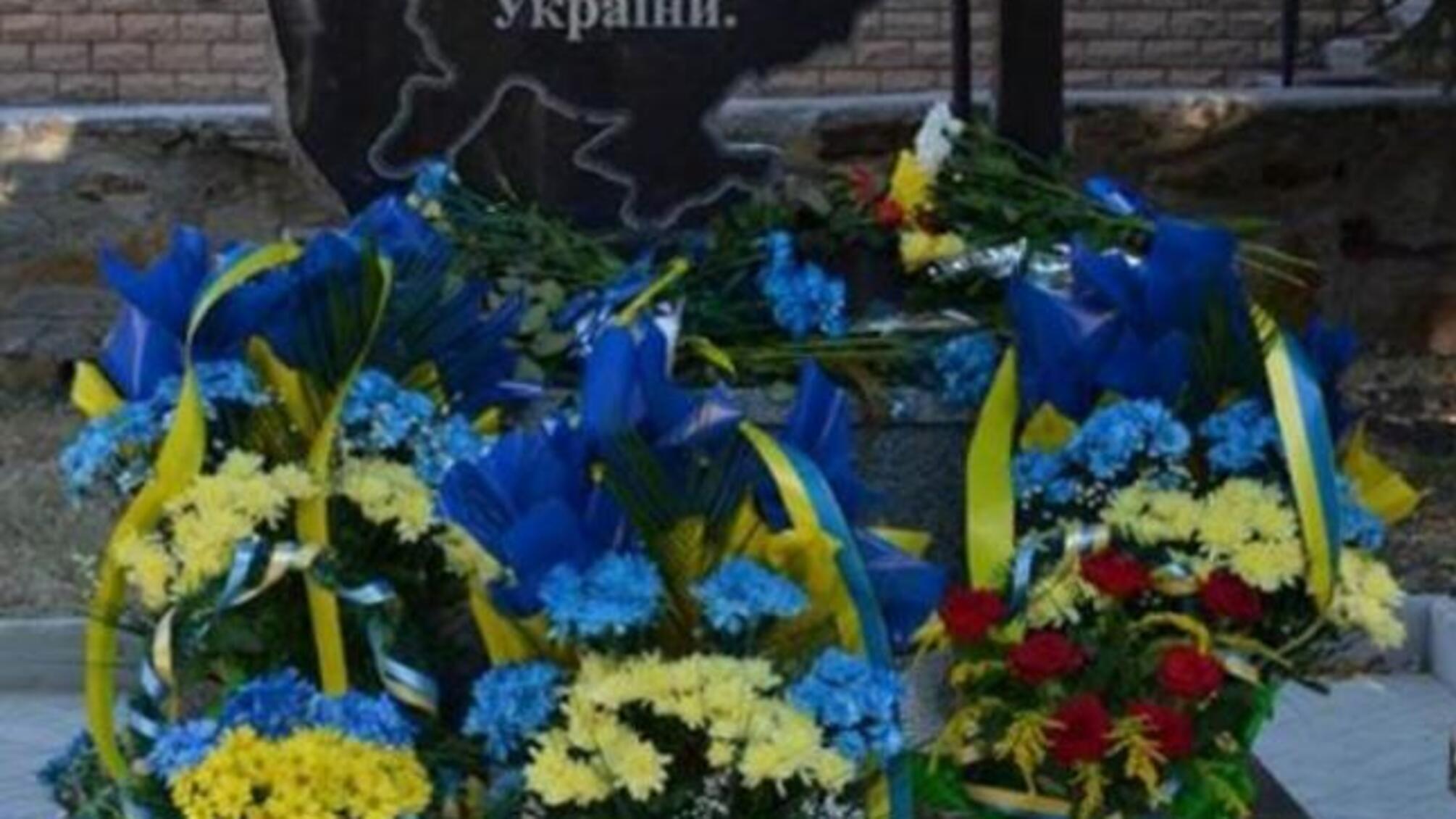 У Чернігові містяни обурені знущанням з меморіалу загиблим АТОвцям