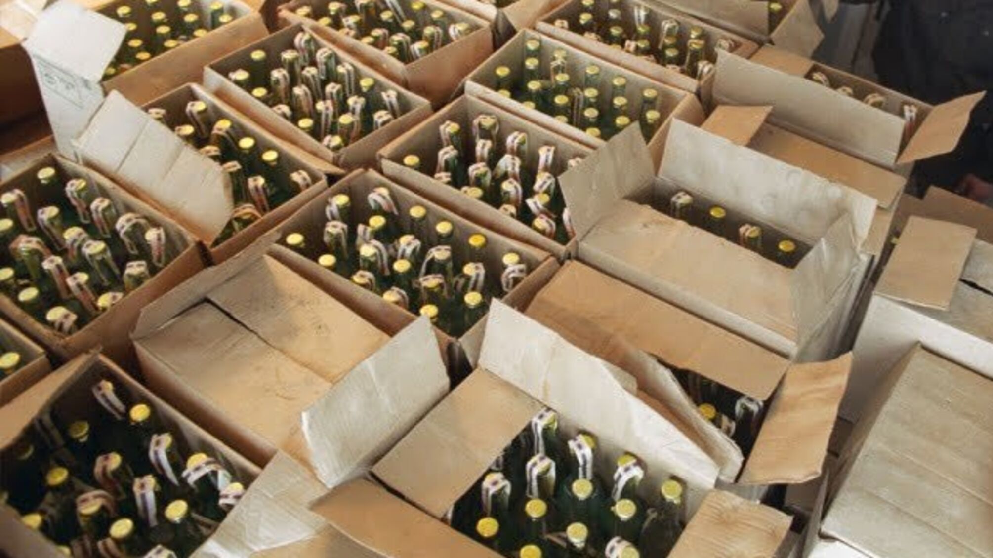 На Дніпропетровщині викрили діяльність потужного цеху з виготовлення контрафактного алкоголю