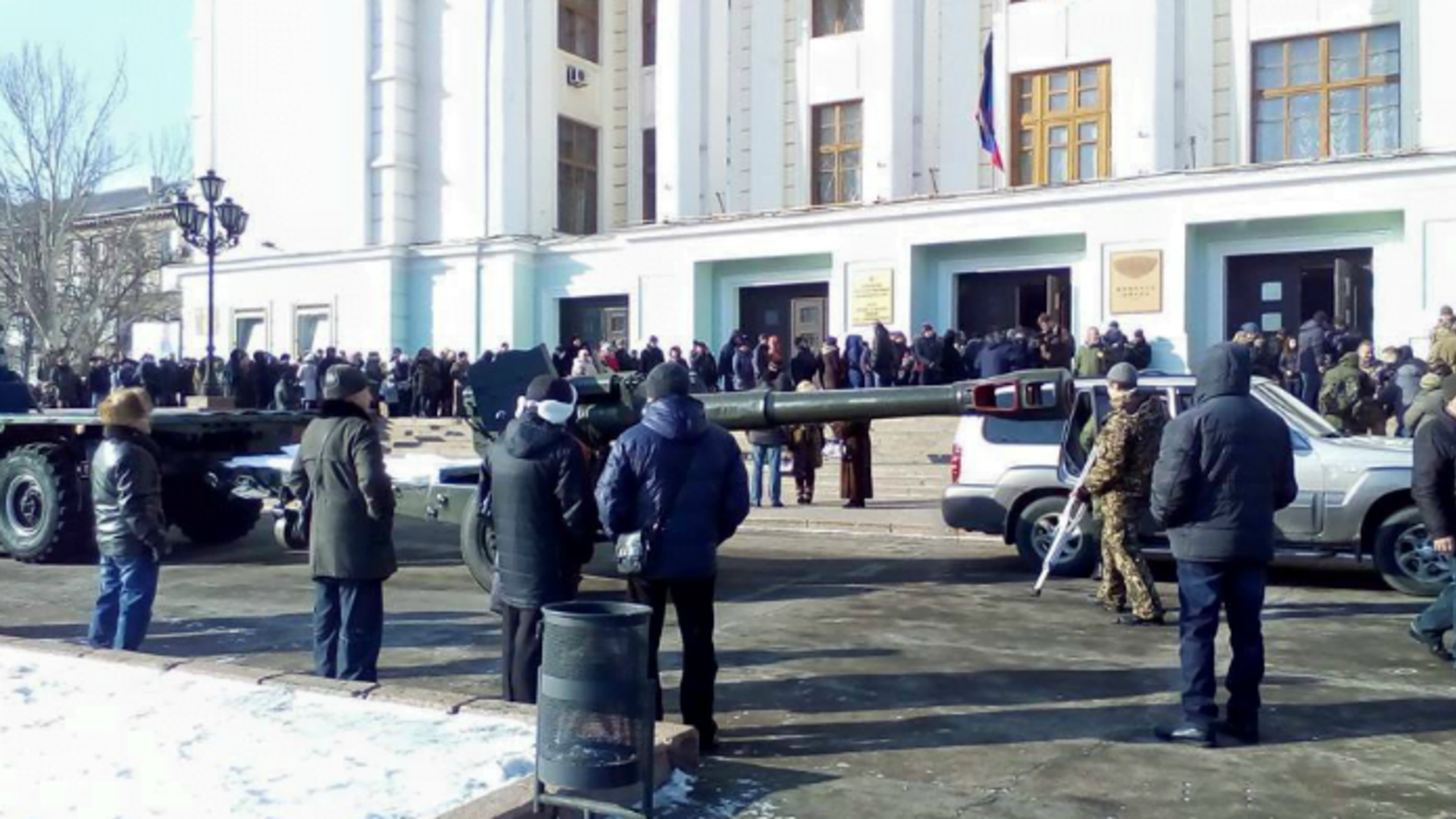 У Донецьку прощаються з Гіві: бойовики зігнали мешканців усього міста. ФОТО