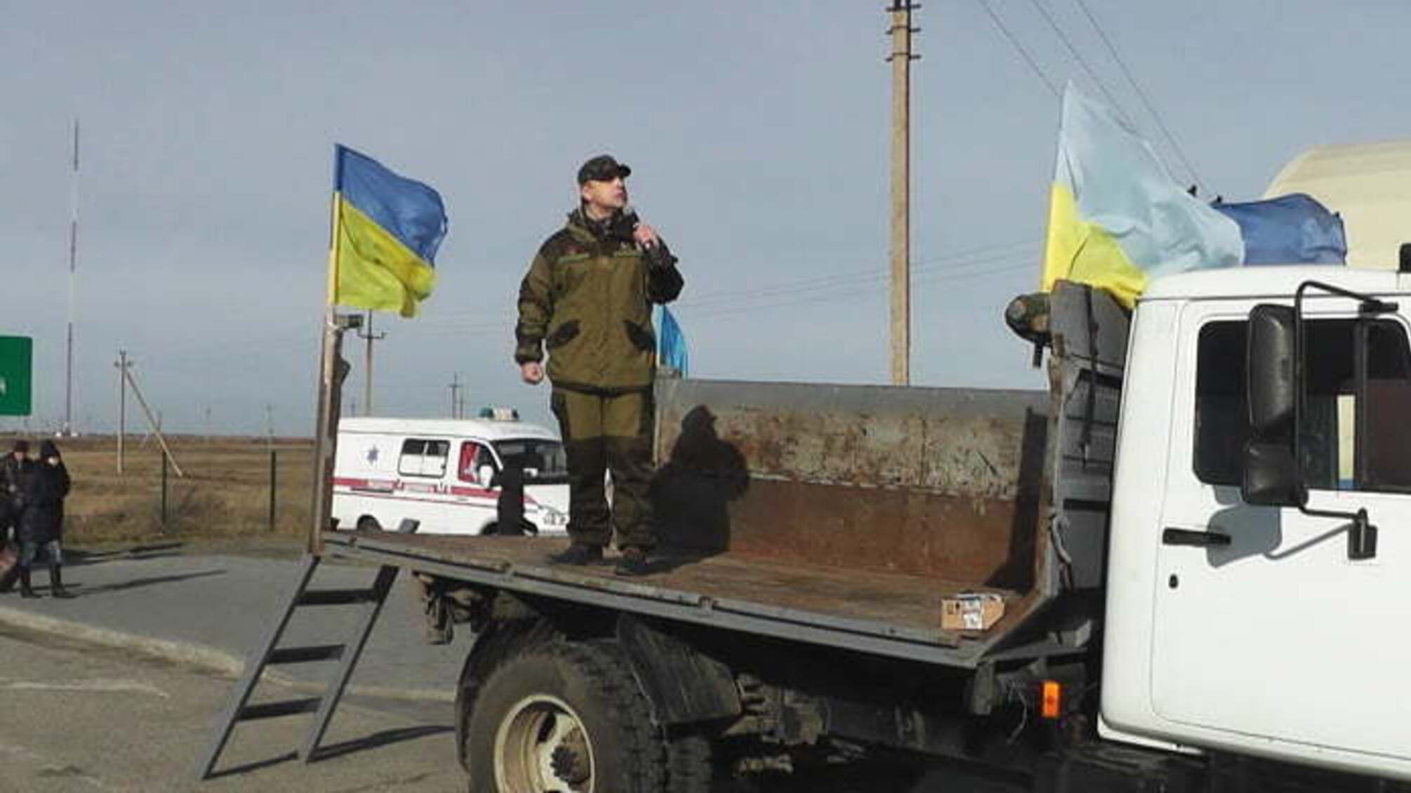 На проукраїнському мітингу на кордоні з Кримом на адресу Росії зробили жорстке попередження