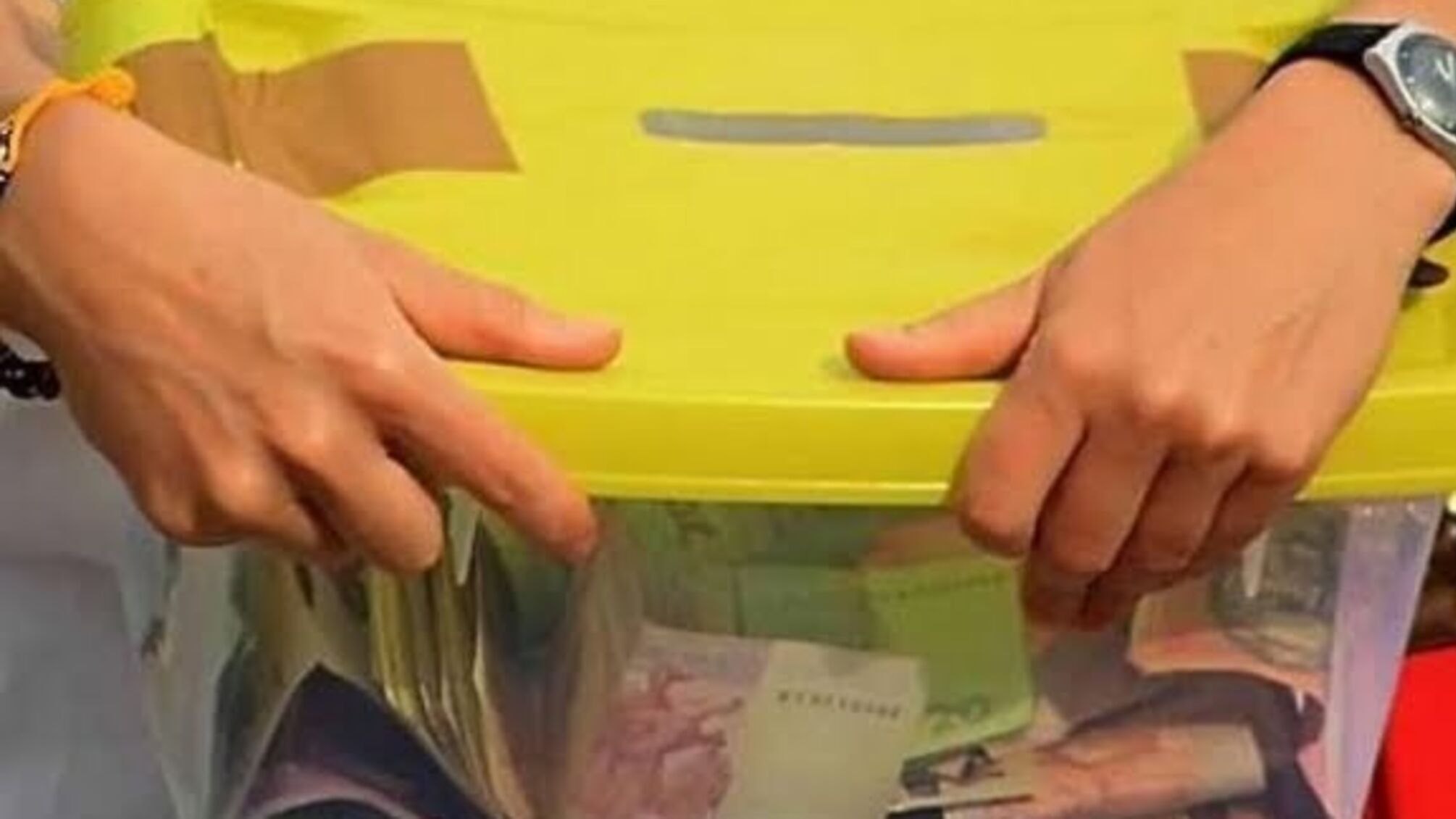 У Луцьку шахраї збирали кошти, вдаючи з себе волонтерів