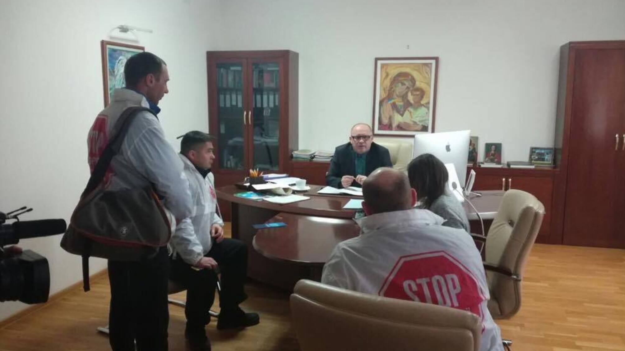 'СтопКор' навідав у лікарні 'Феофанія' суддю Ємельянова