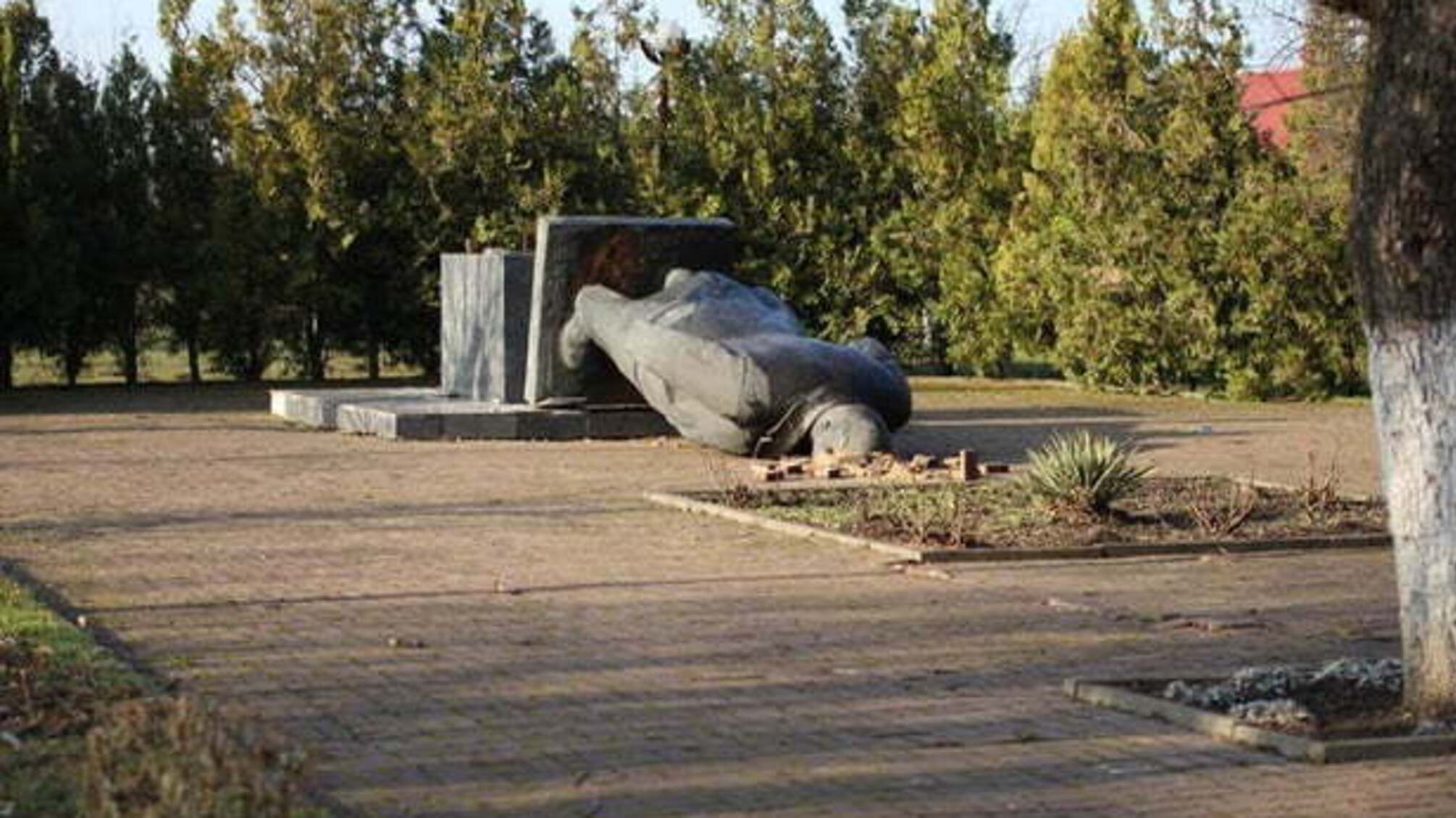 Українець купив пам'ятник Леніну за 250 тис грн