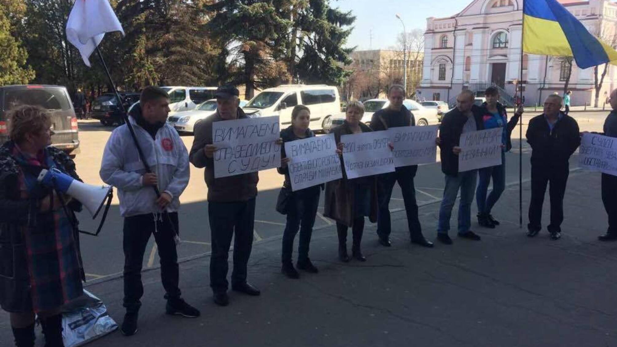 Активісти 'Стоп корупції' вийшли на підтримку правоохоронця, якого звинувачують у побитті неповнолітнього