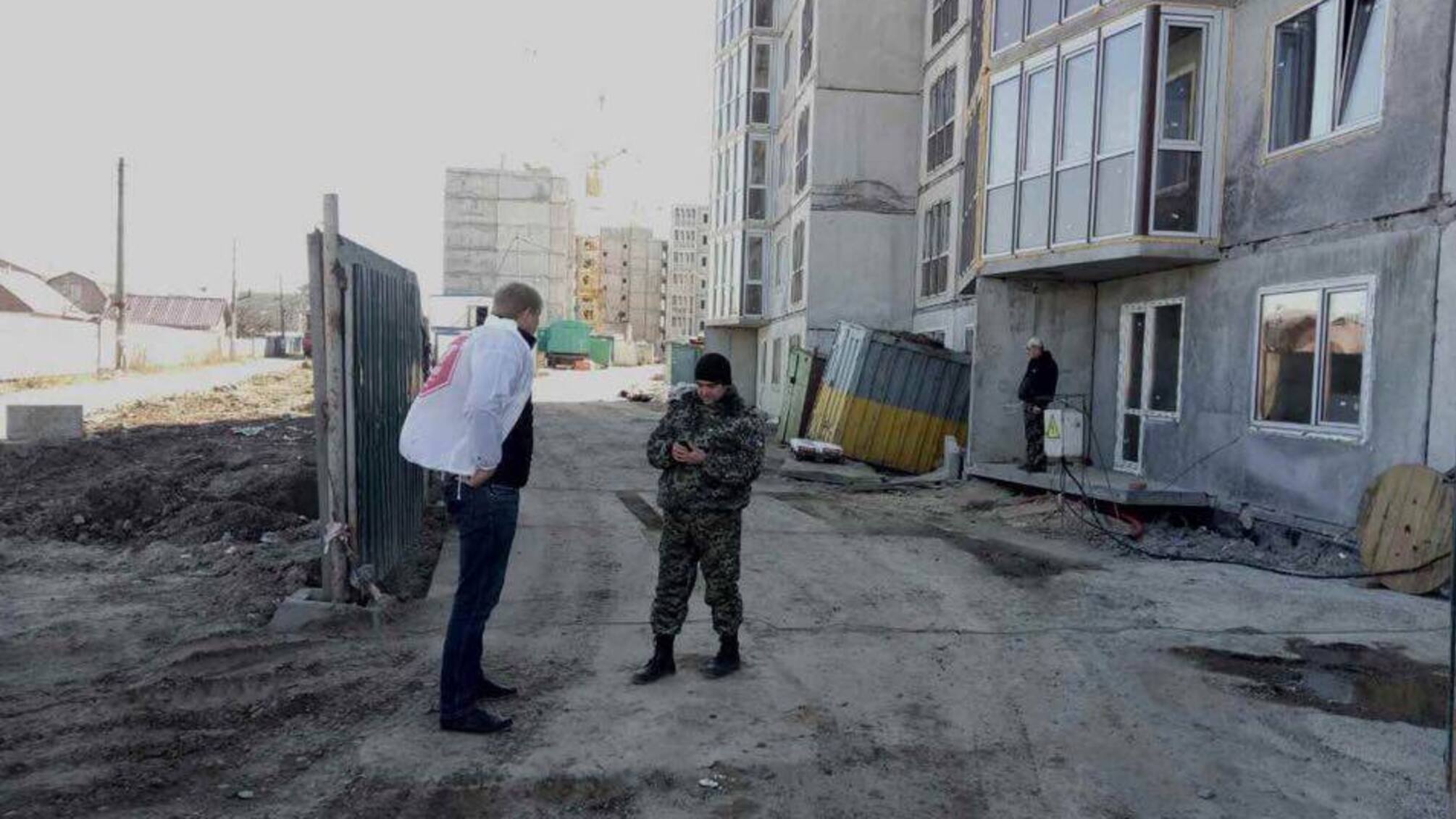 'СтопКор' дізнався, хто замовляє пісок на нелегальній точці на проспекті Ватутіна у Києві