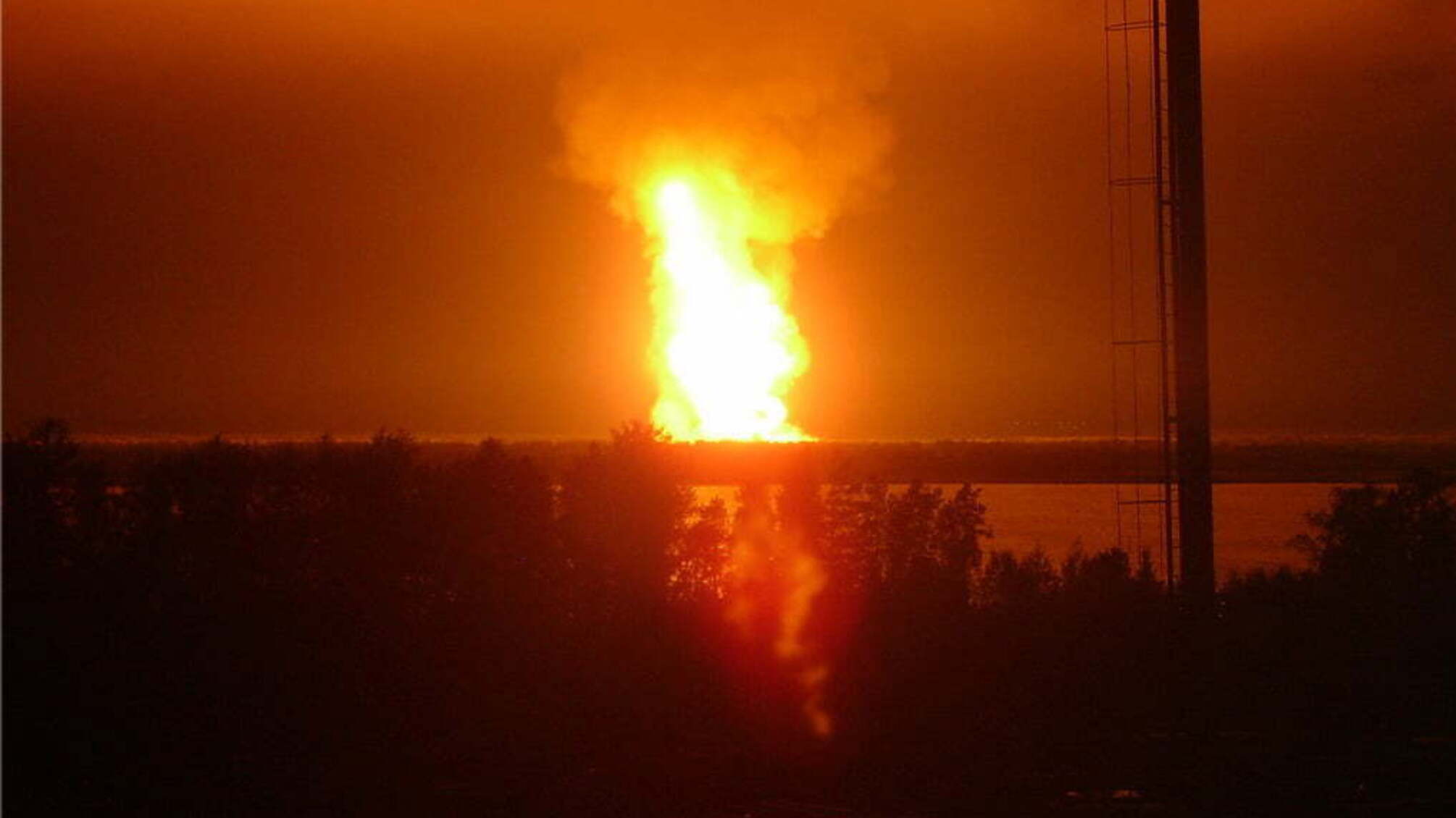 У Донецькій області вибухнув газопровід – після сильної пожежі знеструмлено кілька селищ
