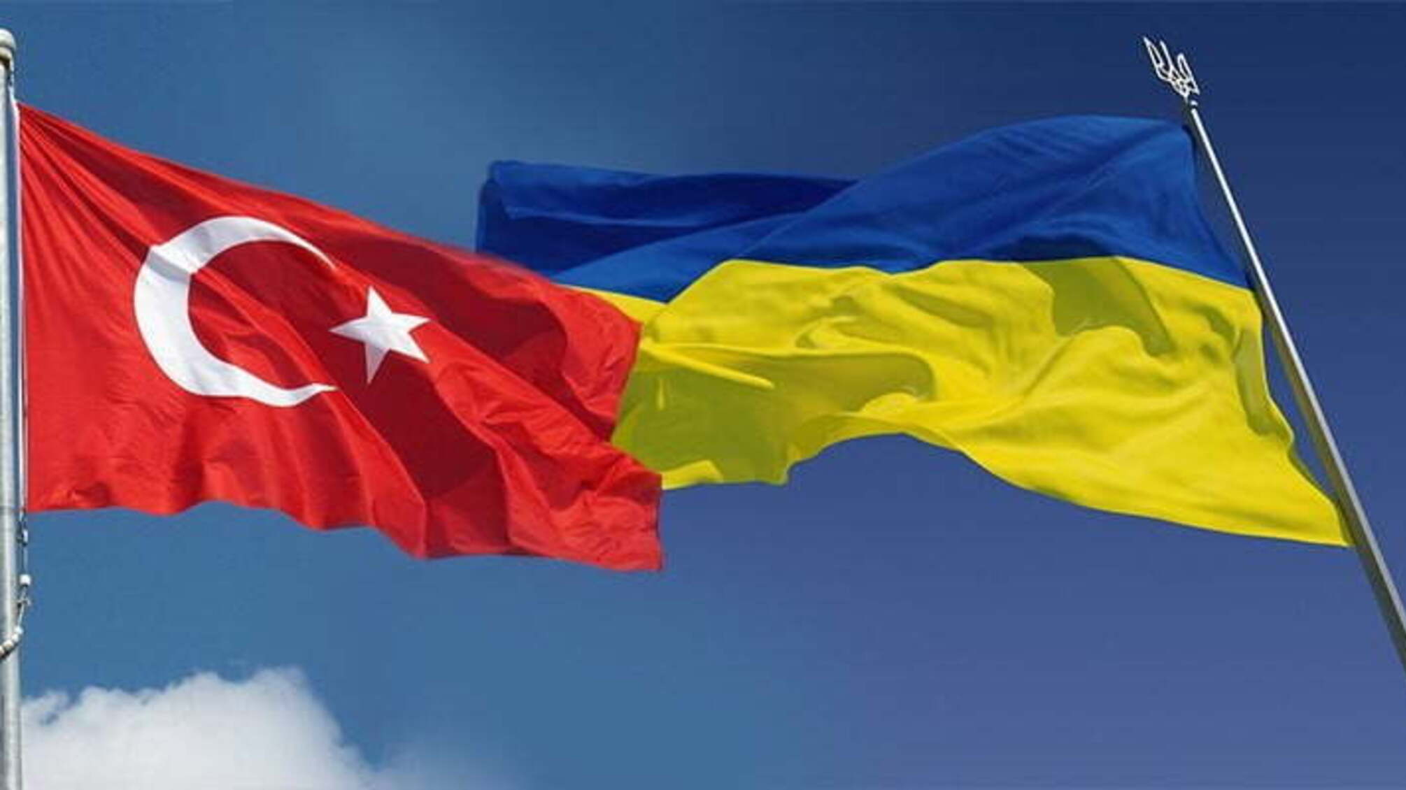 Привід поміняти паспорт-книжку на ID-карту: Туреччина відкриває для українців кордон без закордонних паспортів
