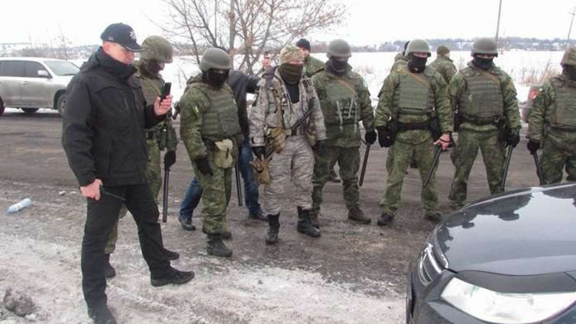Спецзагін поліції поставив намет на місці редуту в Кривому Торці: Семенченко розповів останні подробиці