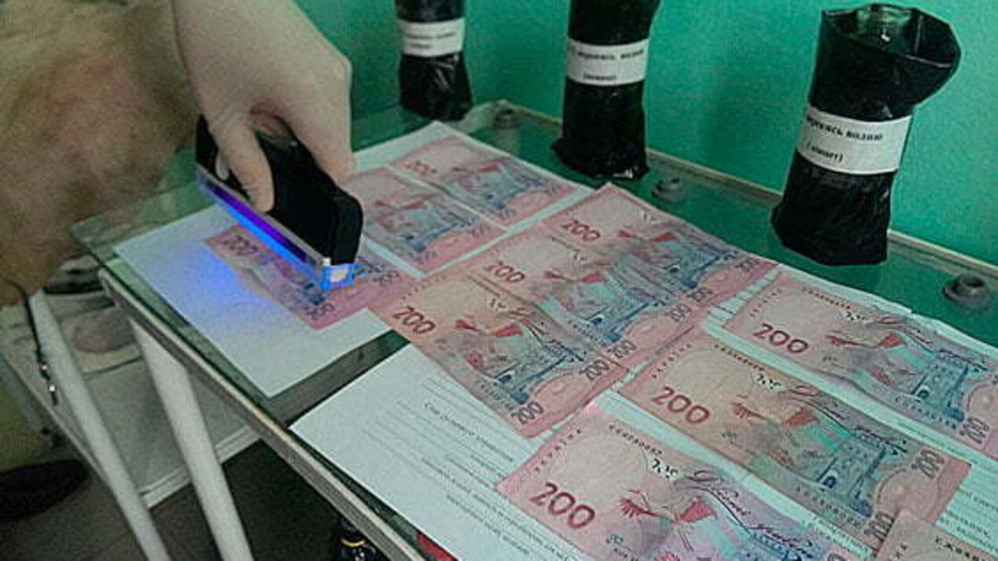 На Сумщині юрисконсульт вимагав хабар у пораненого бійця АТО