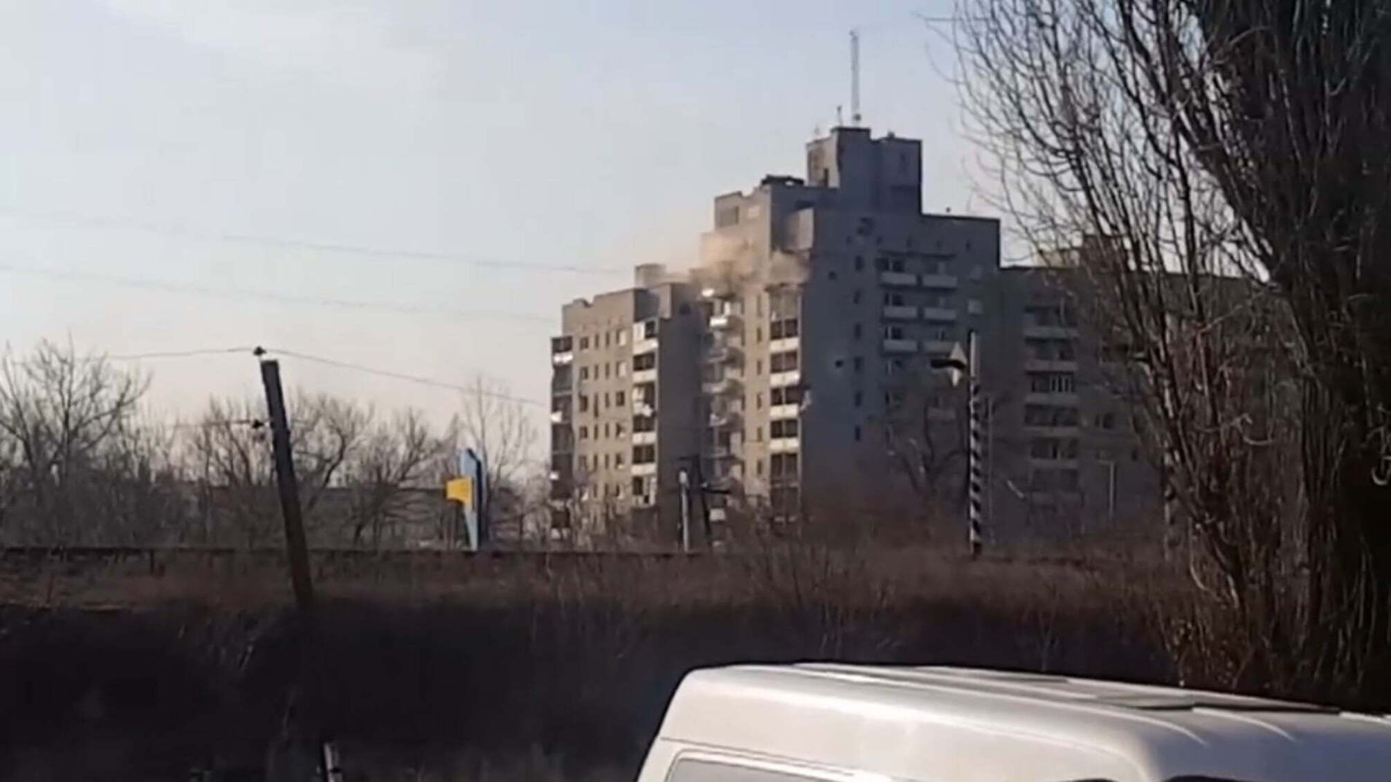 Bellingcat показав, як російські військові завдали артилерійського удару по дев'ятиповерхівці в Авдіївці