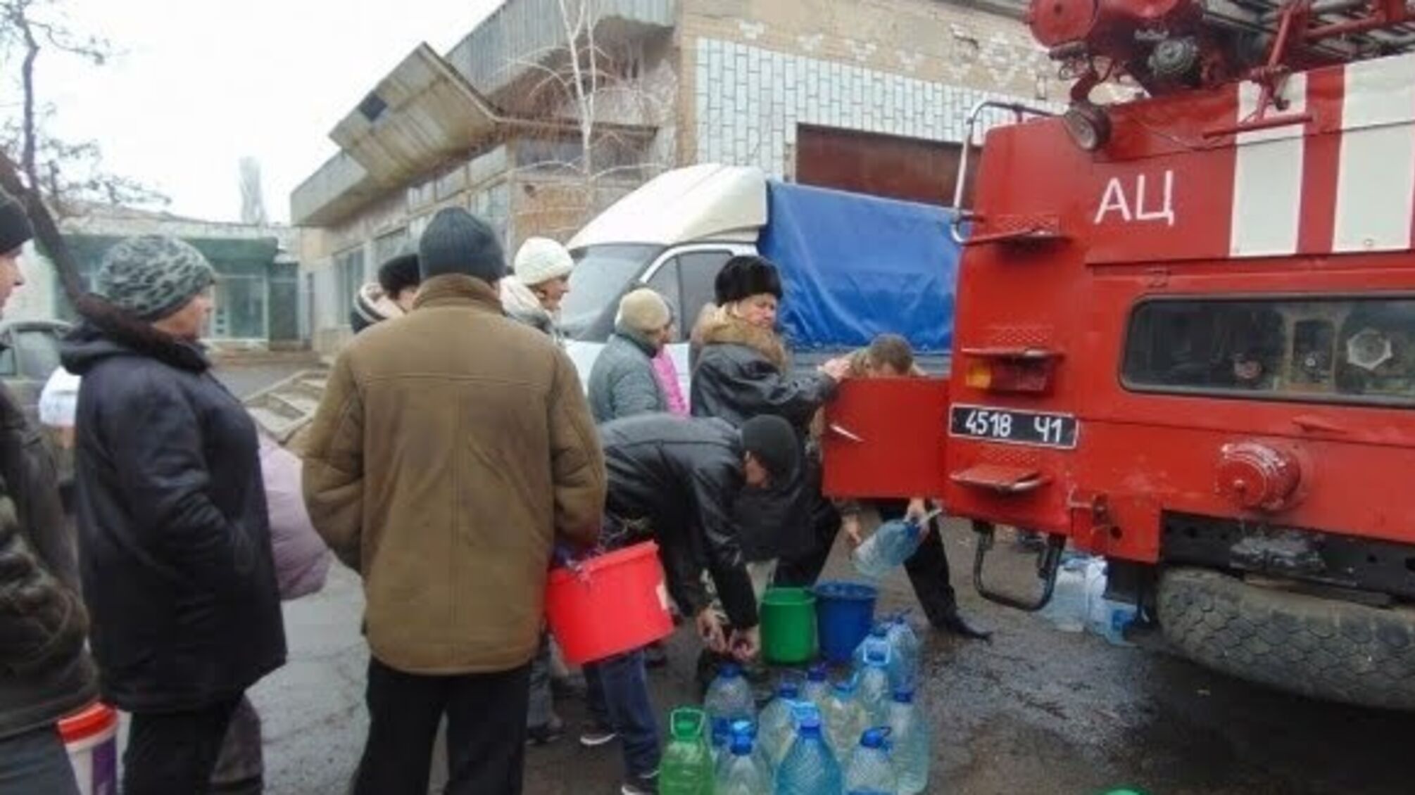 Волонтерів закликали везти питну воду в Авдіївку