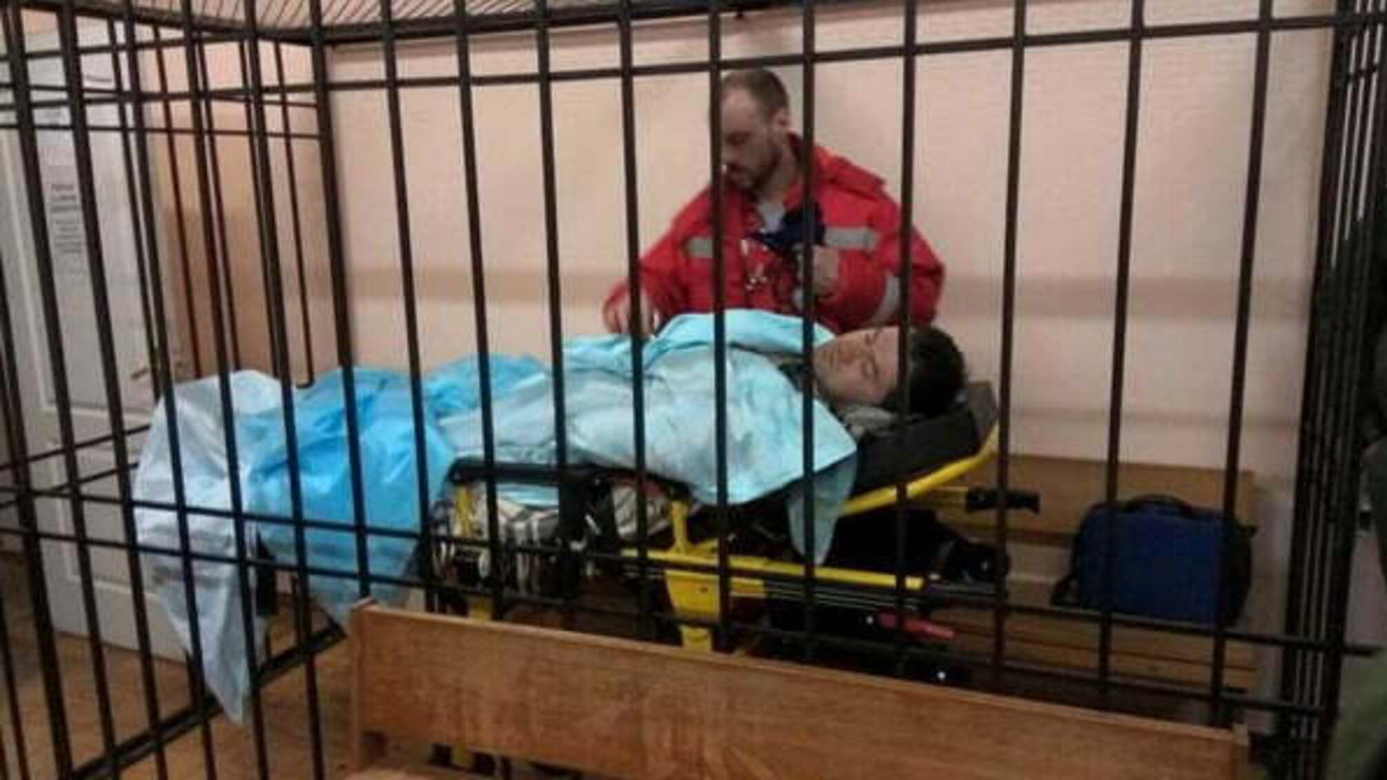 'Важко хворий' Насіров після цирку з 'інфарктом' став на ноги й сів у крісло судді