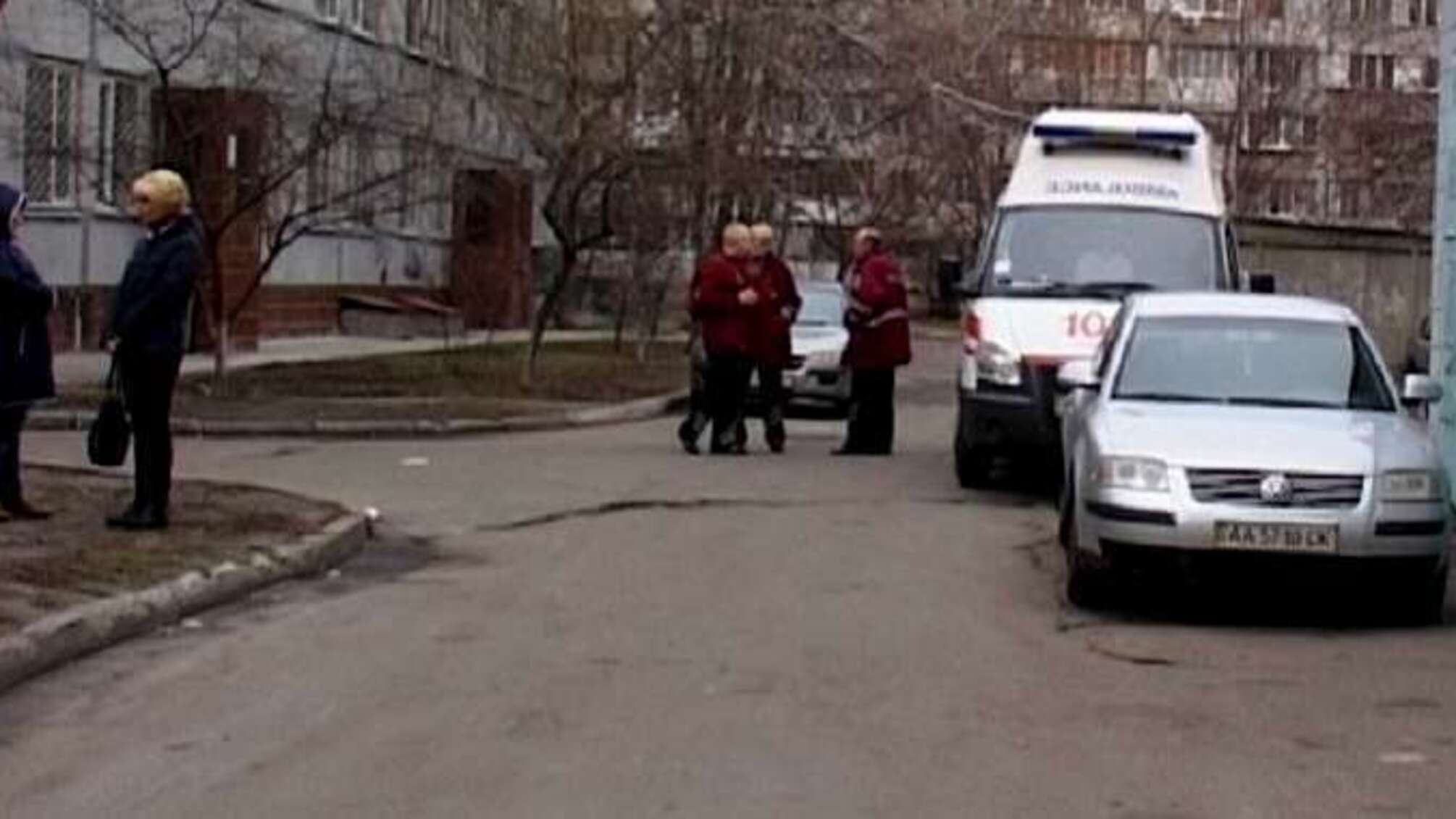 У столиці жінка викинула з вікна багатоповерхівки важкохворого чоловіка
