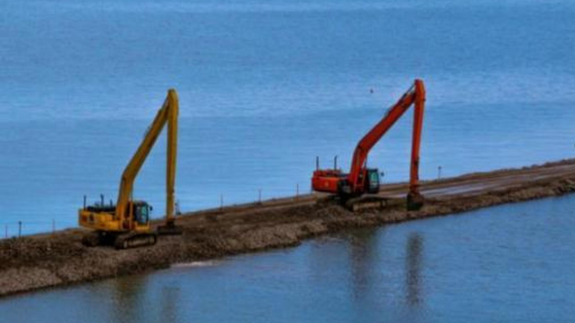 У Криму до берегів прибило зруйновану частину Керченського мосту