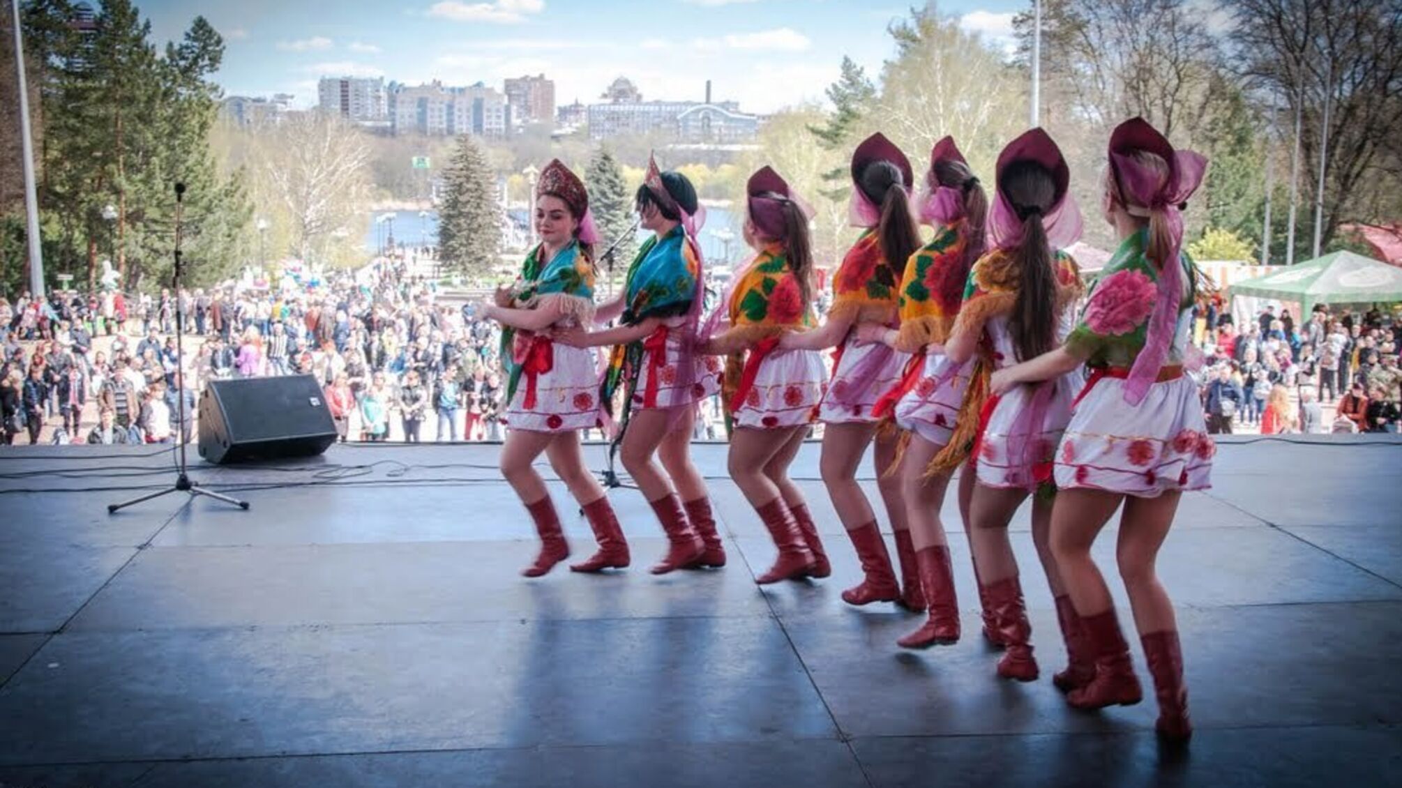 Мережу 'підірвали' кадри з великодніх святкувань в окупованому Донецьку