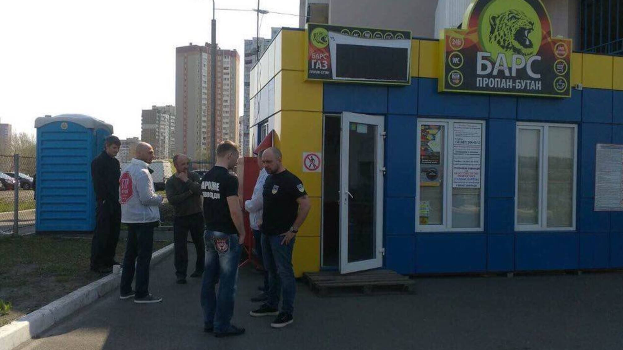 Активісти 'Стоп корупції' провели демонтаж 25 незаконних газових заправок у столиці