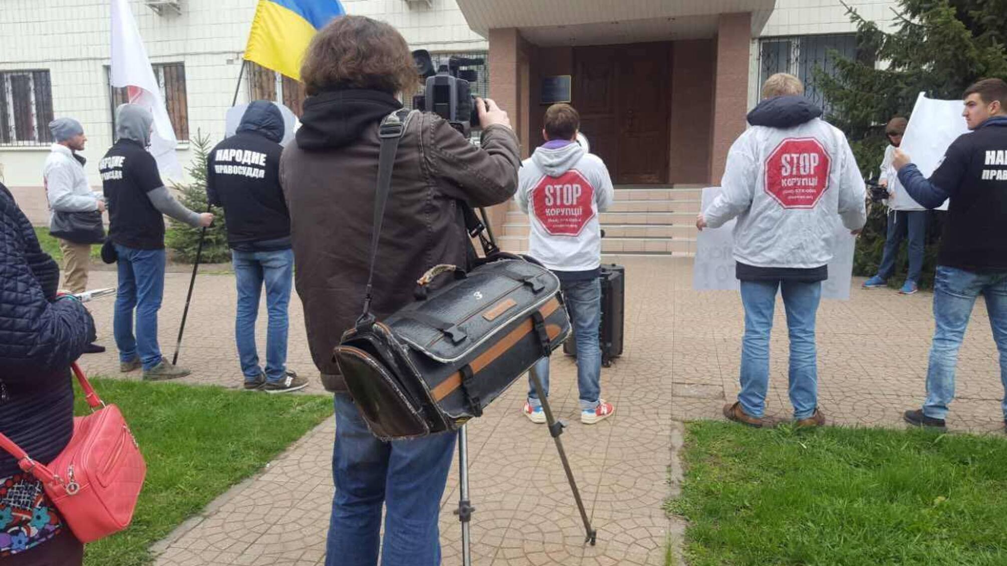 Після акції 'СтопКору' у прокуратурі Дарницького району Києва пообіцяли боротись із піщаними нелегалами