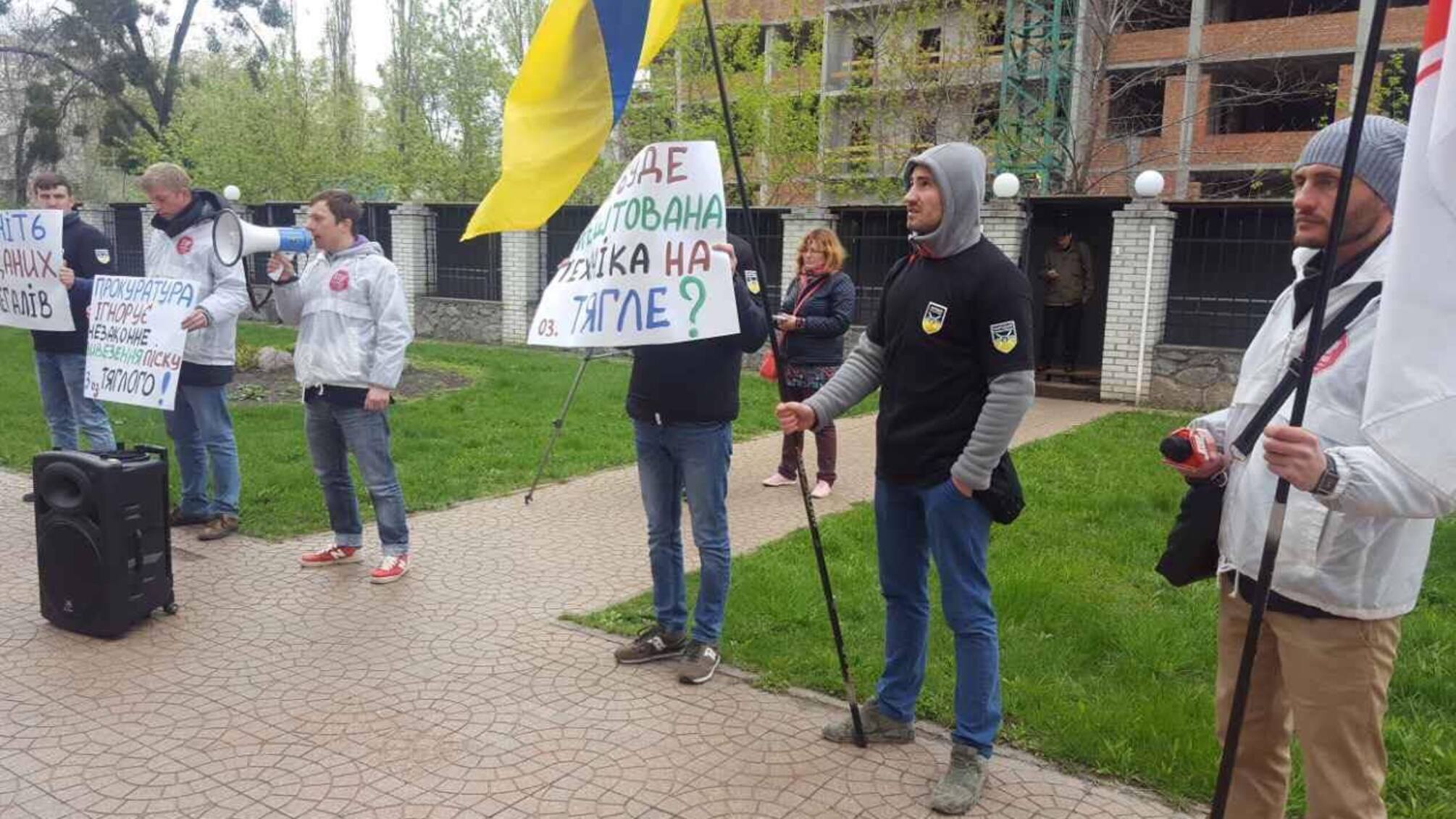 'СтопКор' пікетував прокуратуру Дарницького району Києва через бездіяльність у справі піщаних нелегалів