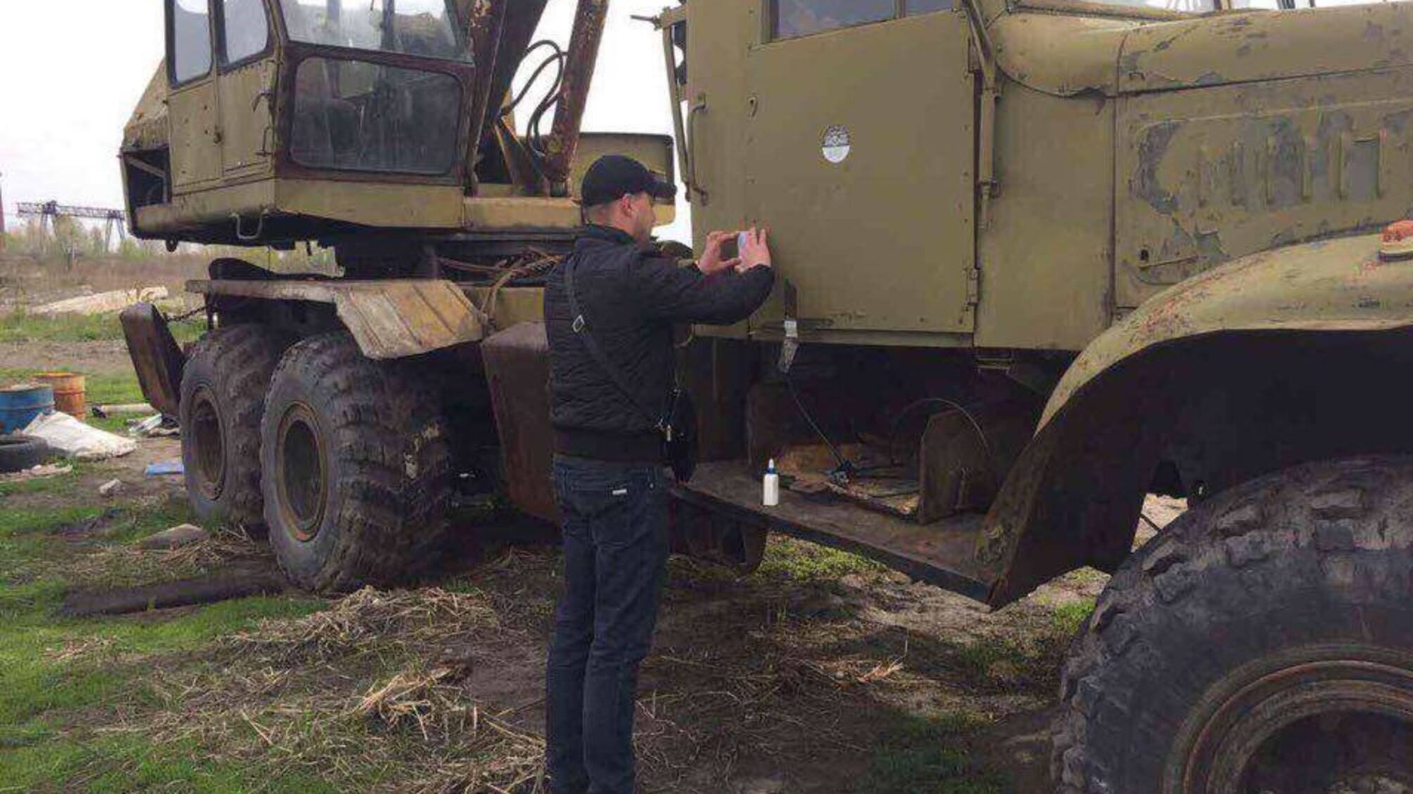 Після звернення 'СтопКору' поліція опечатала техніку на незаконній точці видобутку піску у столиці