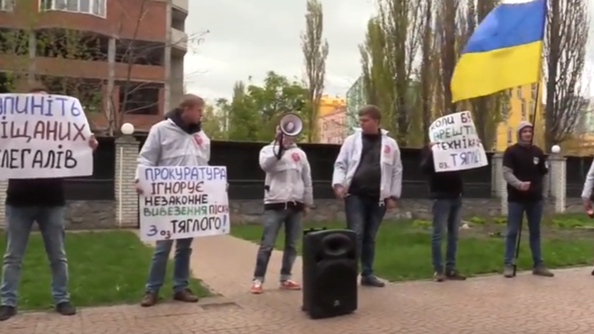 У прокуратурі Дарницького району столиці забарикадувались від 'СтопКору', активістів прийняли за терористів