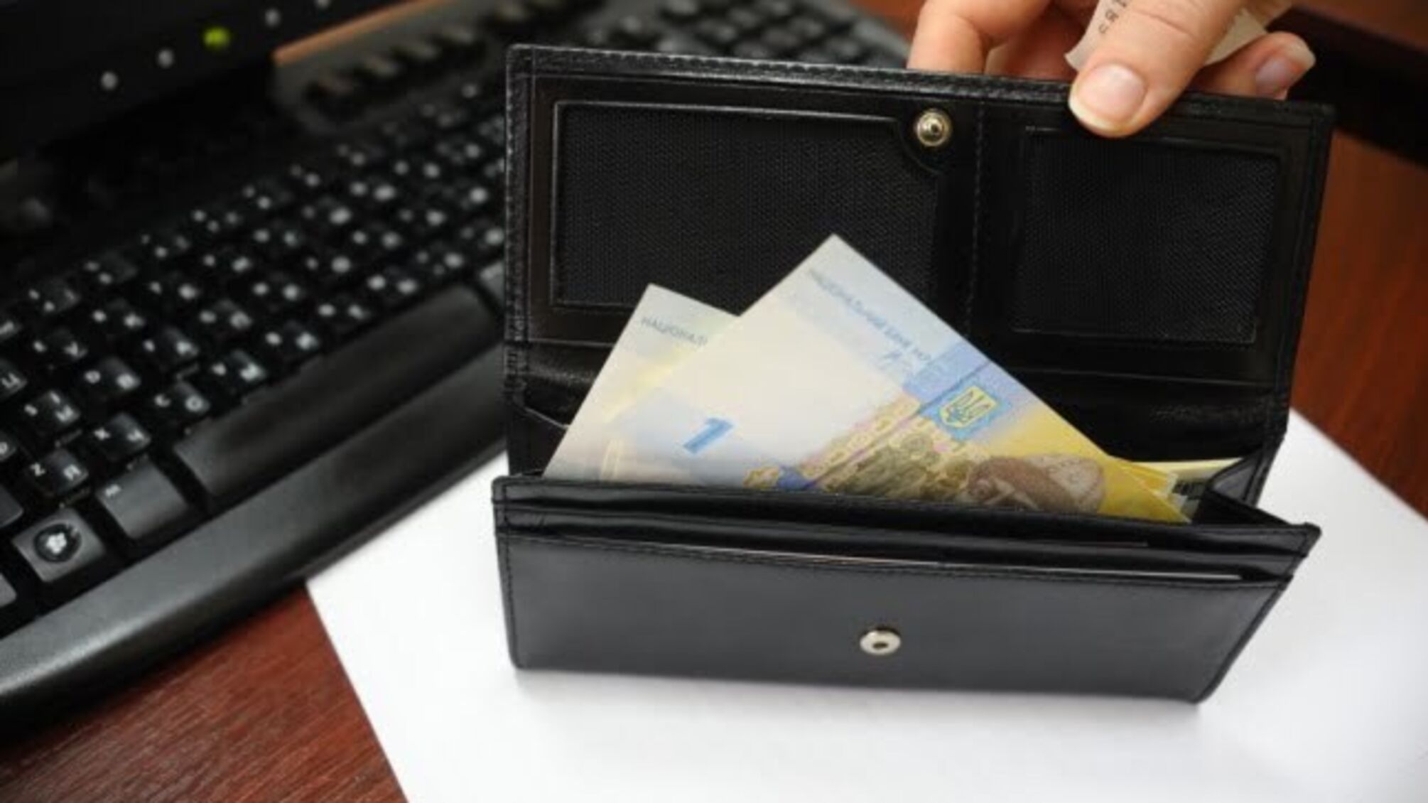 На Кіровоградщині поліцейський погорів на вимаганні 'електронного хабара'