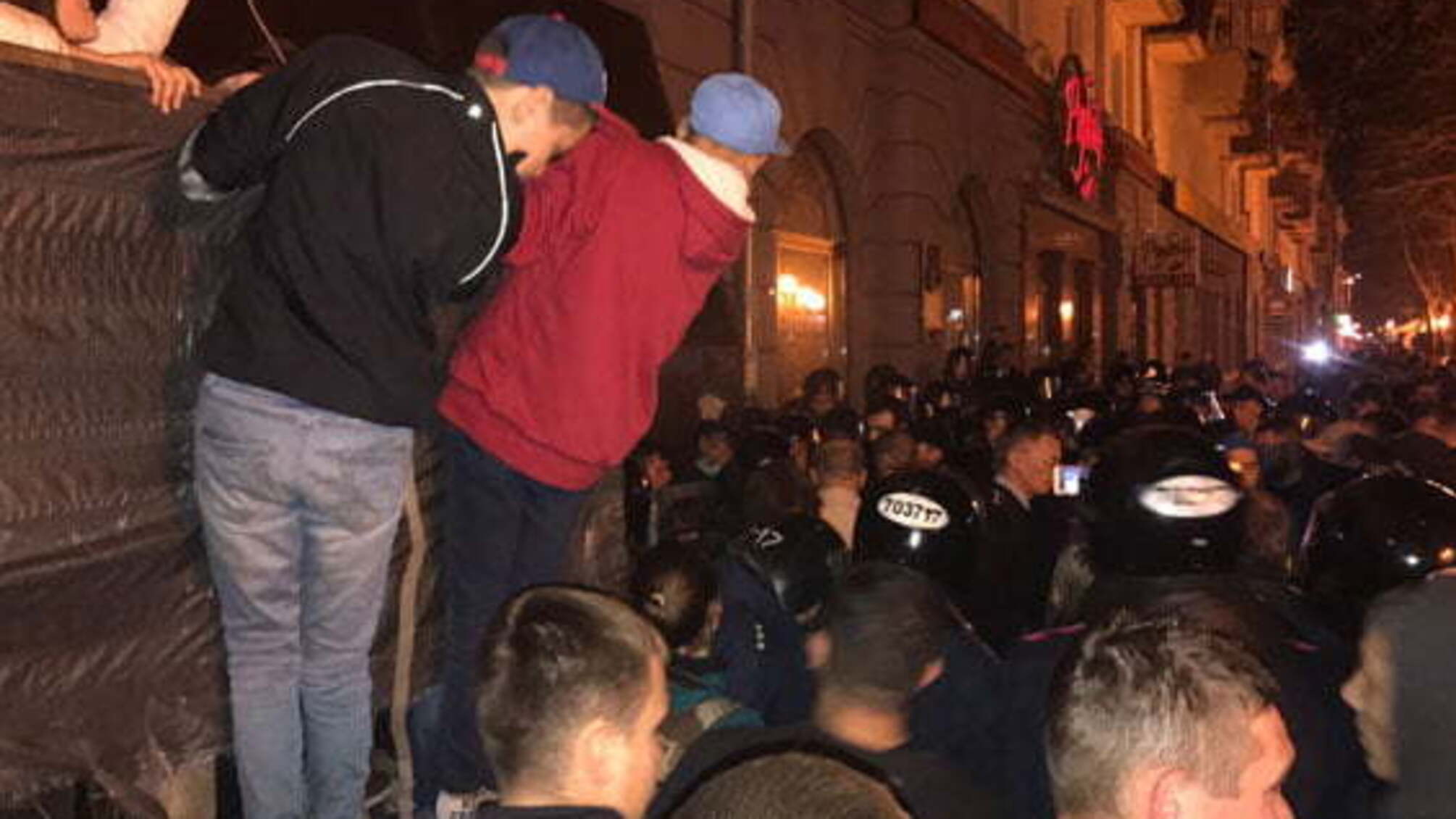 Масові протести в Полтаві: мітинг проти забудовників переріс у криваву бійню