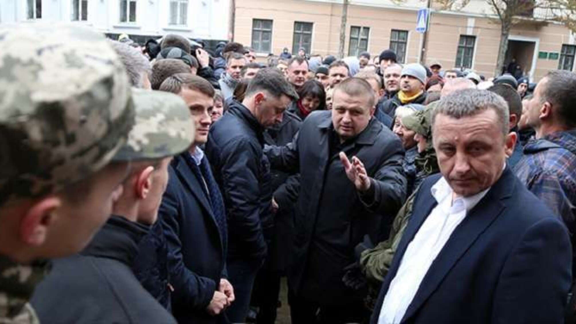 Сесію міськради Тернополя зірвала бійка політиків