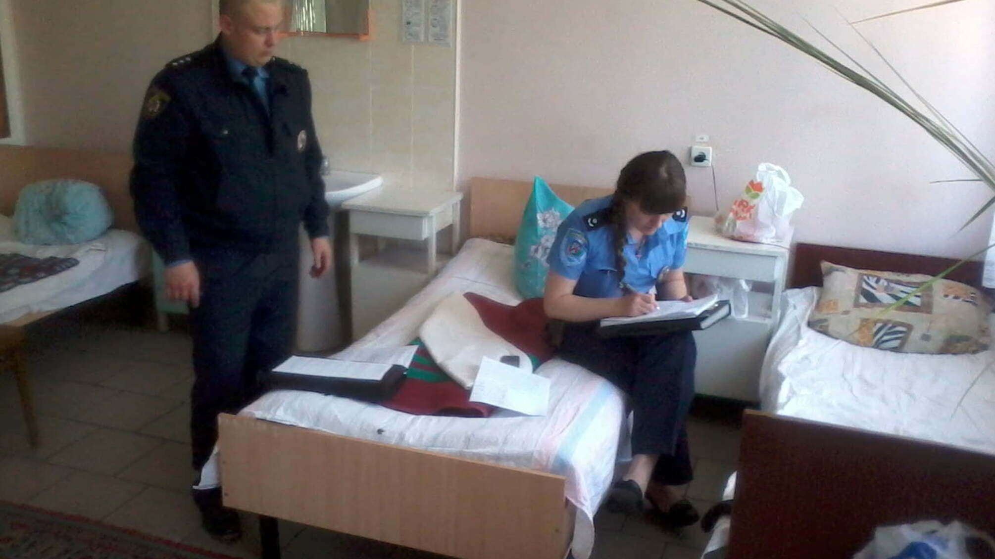 Журналіста 'СтопКору' з Марганця у лікарні навідали поплічники скандального депутата Бондаренка