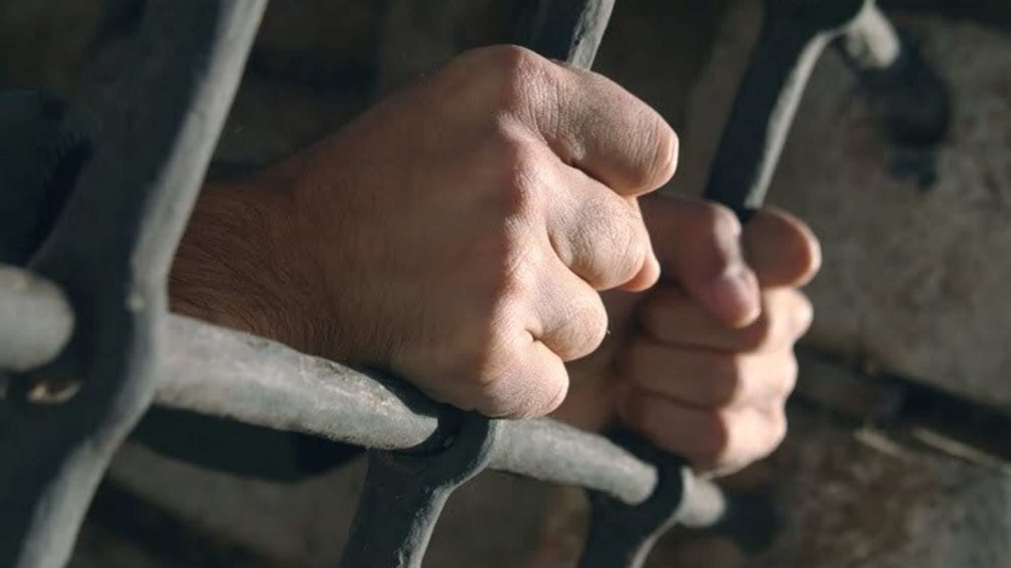 На Хмельниччині чоловік за спробу підкупу поліцейського відбуватиме покарання