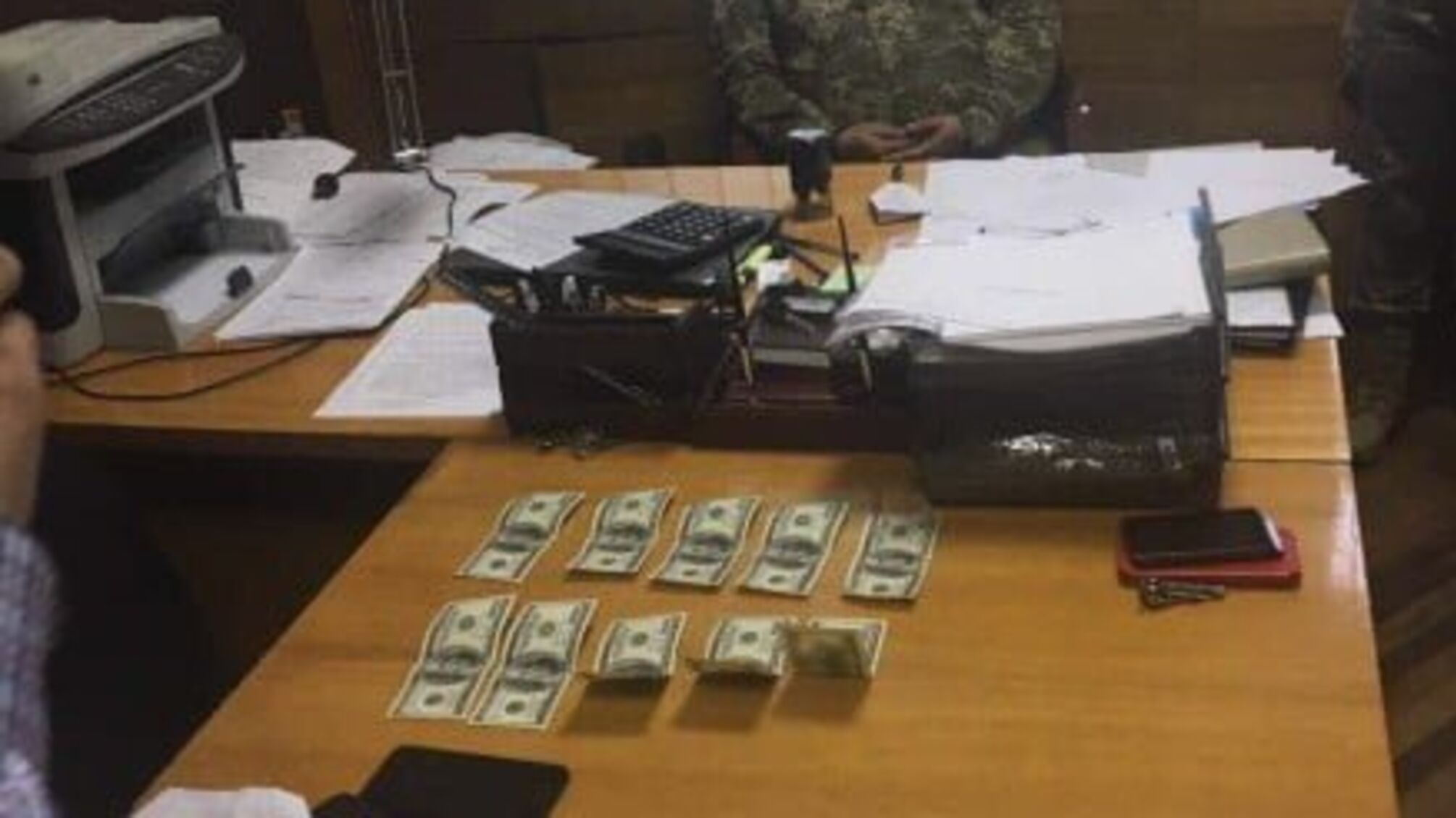 На Харківщині військового комісара затримали під час одержання хабара в 1 тис. дол.
