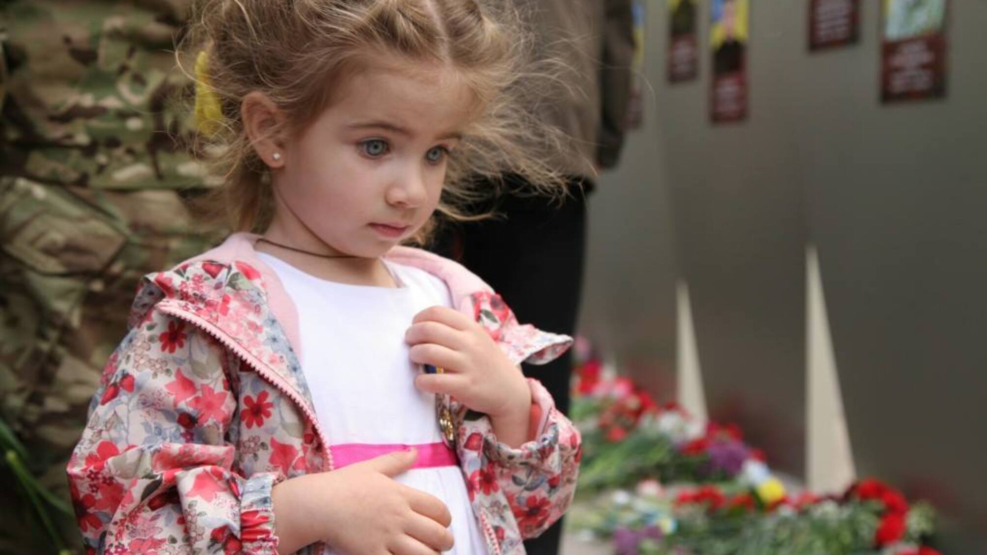 Волонтер показала зворушливий лист маленької дівчинки, присвячений загиблому в АТО батькові-герою