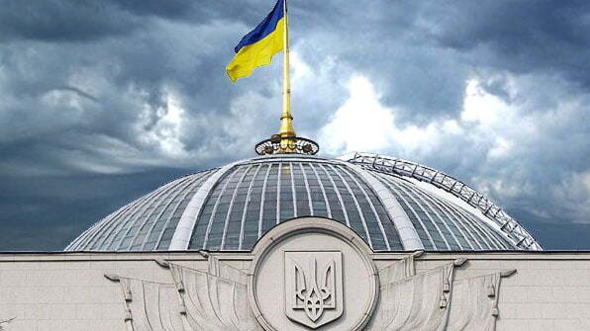 Біля Верховної Ради посилили охорону через проведення молитви на площі Конституції