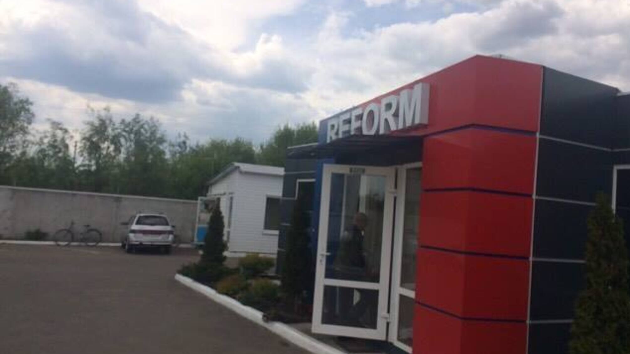 Правозахисника 'Стоп корупції' душили ланцюжком на підприємстві 'Укрбронетехніка'
