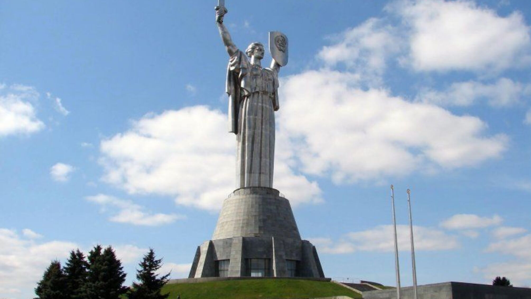 У Міністерстві культури розповіли, чому не демонтують радянські символи з монумента 'Батьківщина-мати'