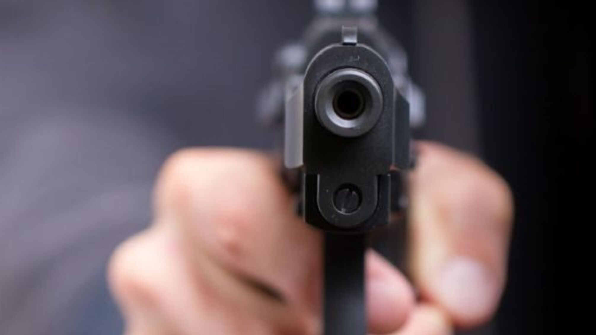 В одному зі столичних супермаркетів відвідувач влаштував стрілянину