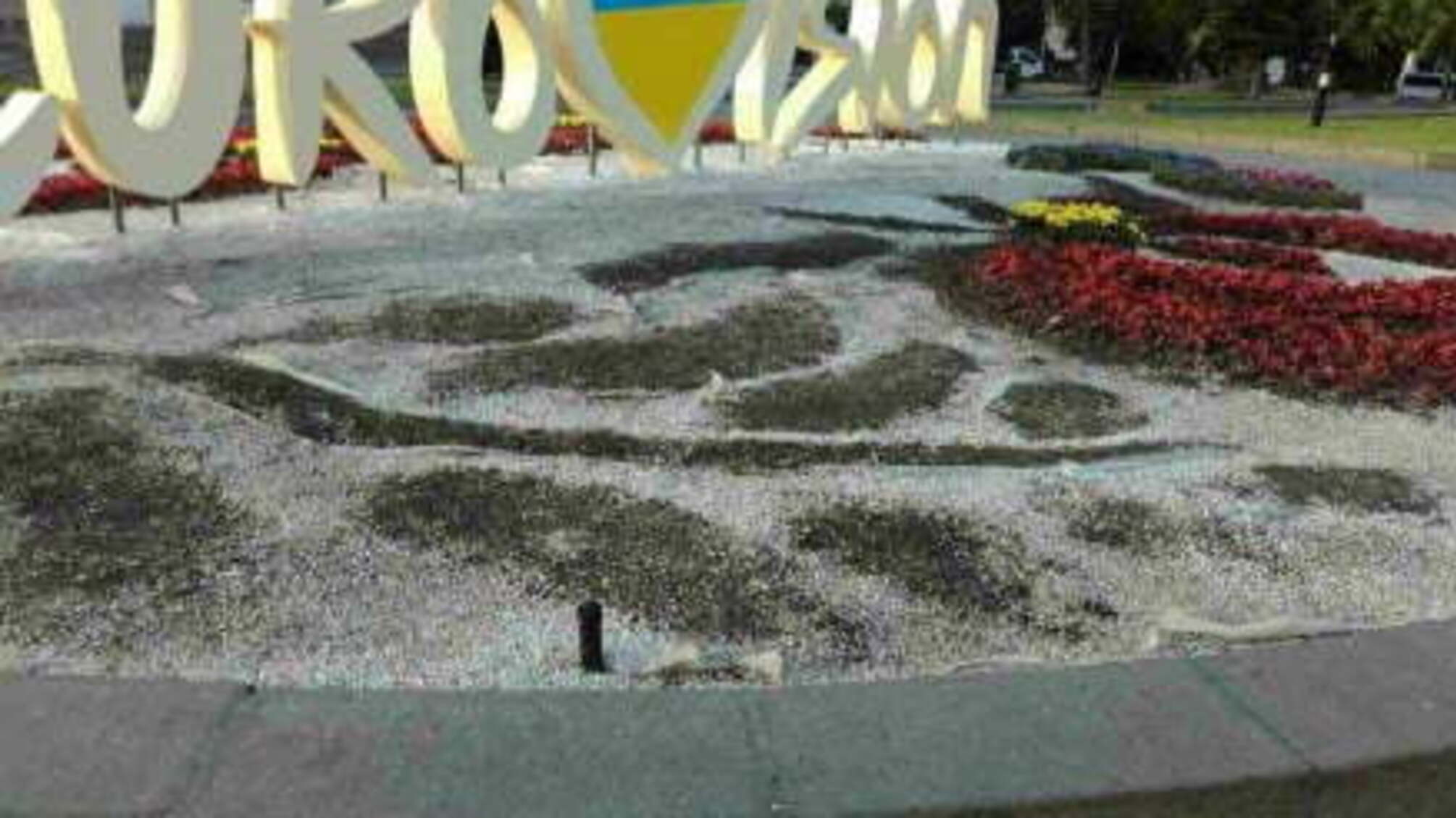 У центрі Києва пошкодили клумбу з символікою Євробачення-2017