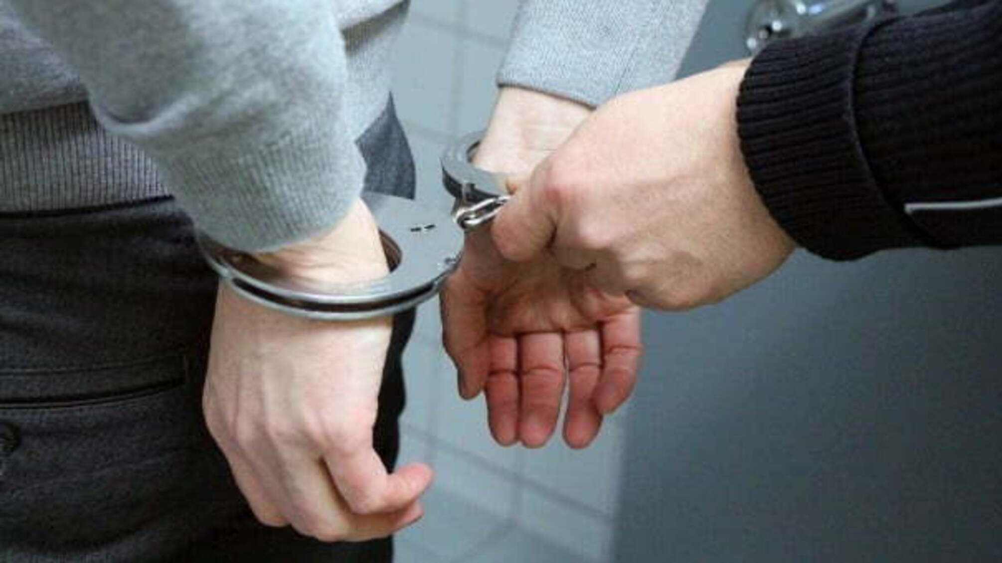 На Рівненщині підозрюваних у хабарництві капітана та майора поліції взяли під варту