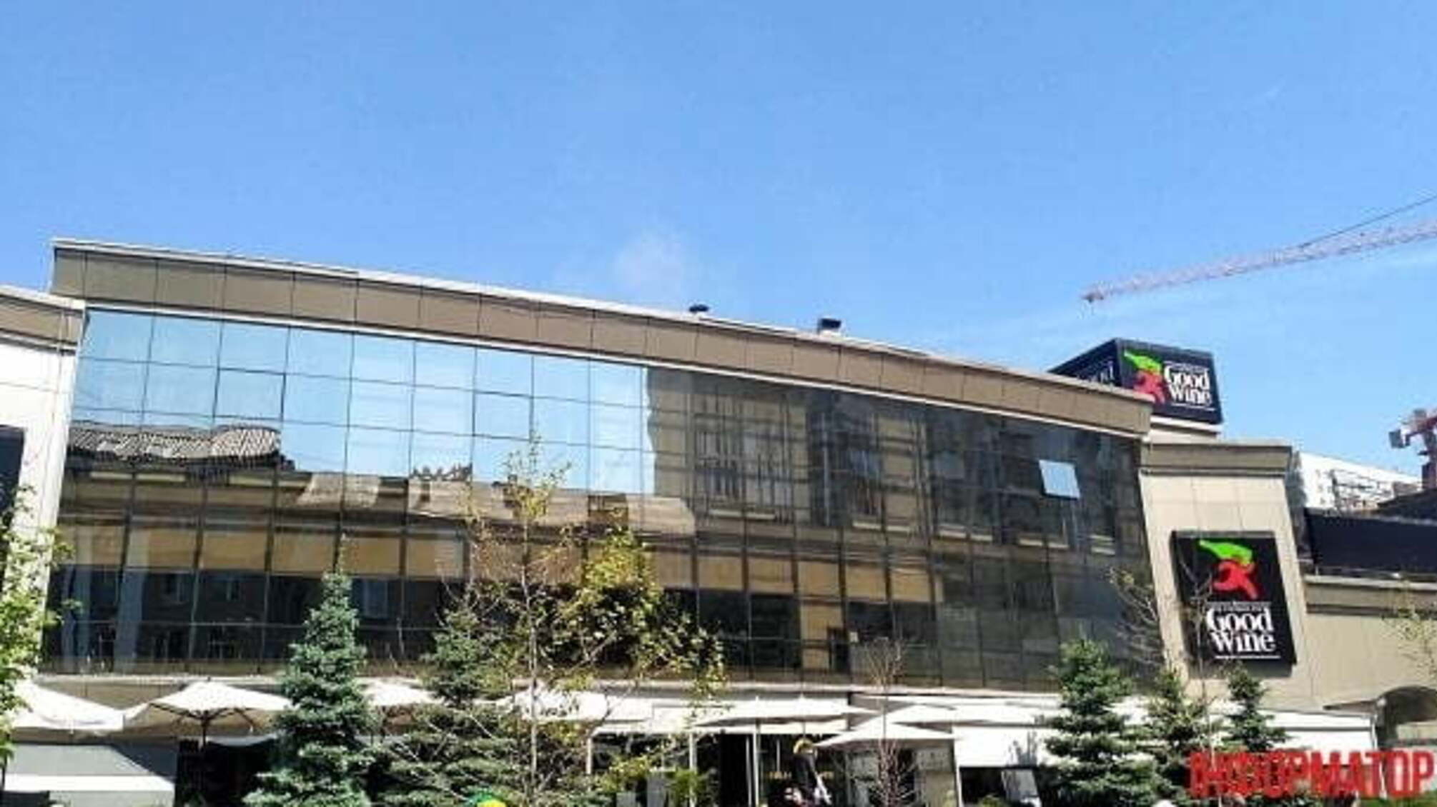 У Києві горить торговий центр: з'явилися перші кадри з місця резонансного інциденту