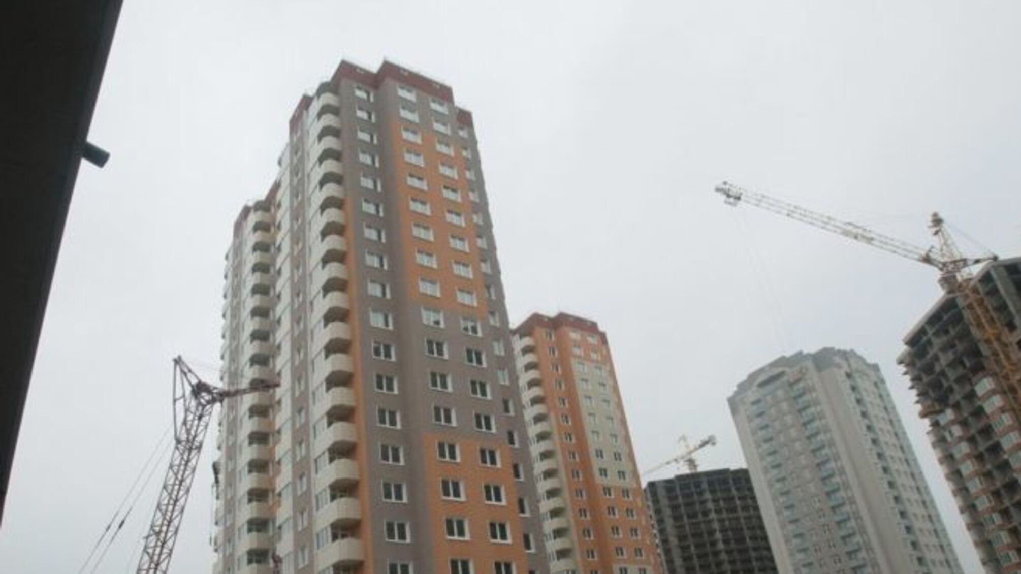 У Чернівцях 6-річна дівчинка випала з вікна 6-го поверху, намагаючись врятувати домашнього улюбленця