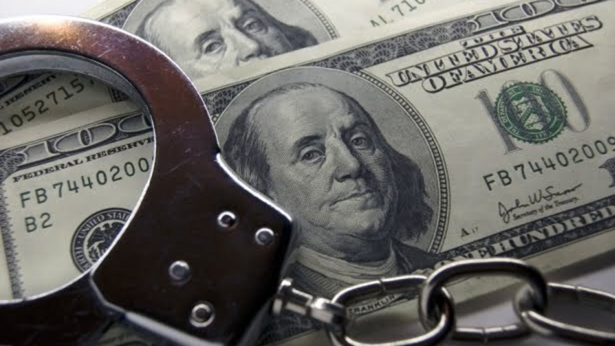 На Київщині старший сержант поліції вимагав 5 тис. грн хабара