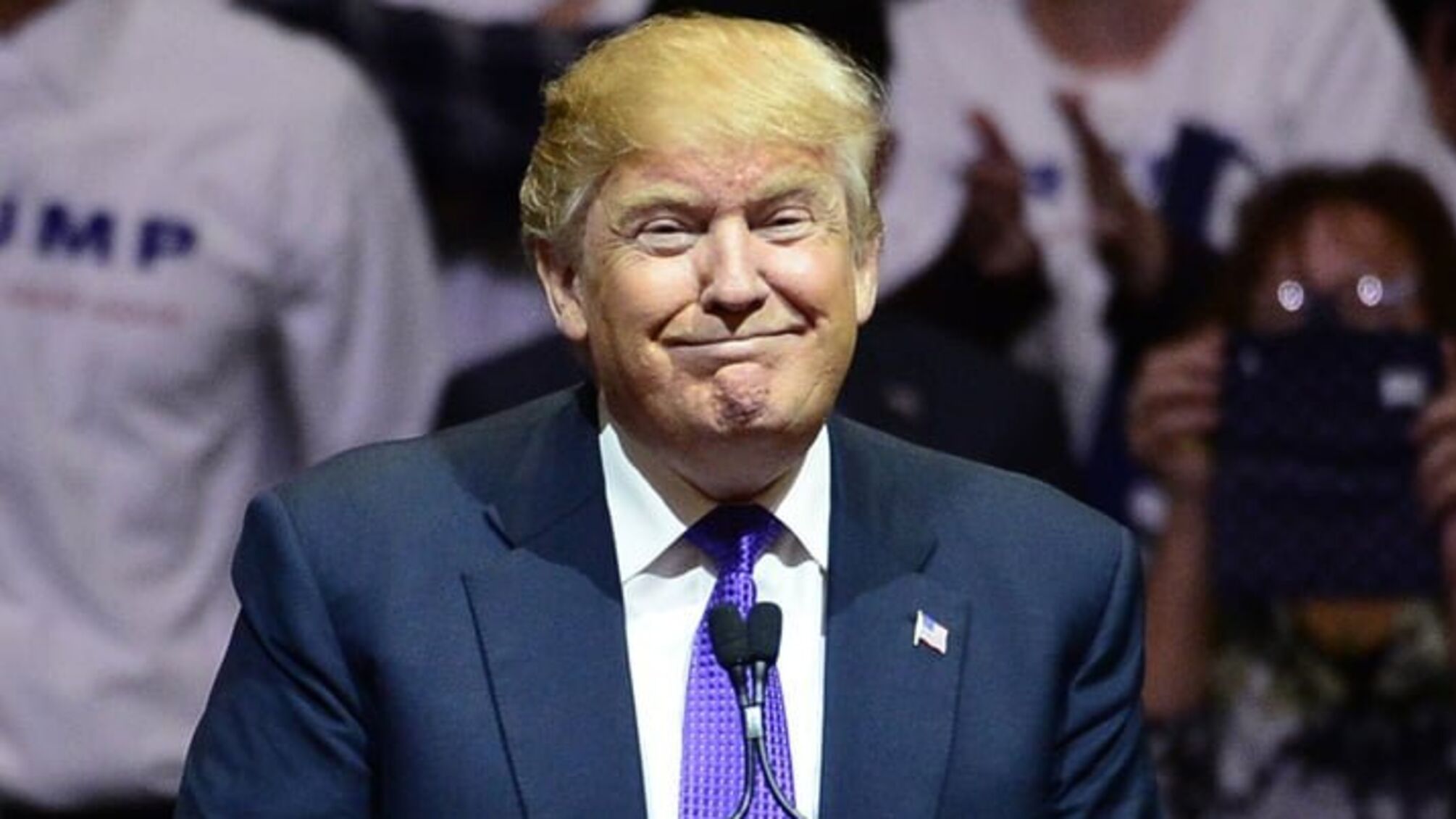 Трамп грубо відштовхнув главу уряду Чорногорії під час урочистостей