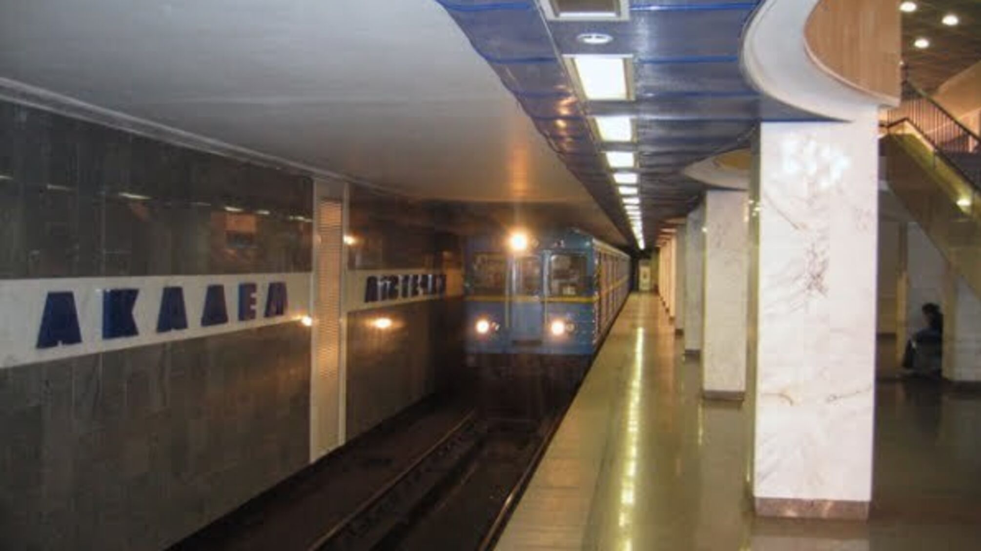 Суїцид в київському метро: стали відомі моторошні подробиці самогубства 24-річного хлопця