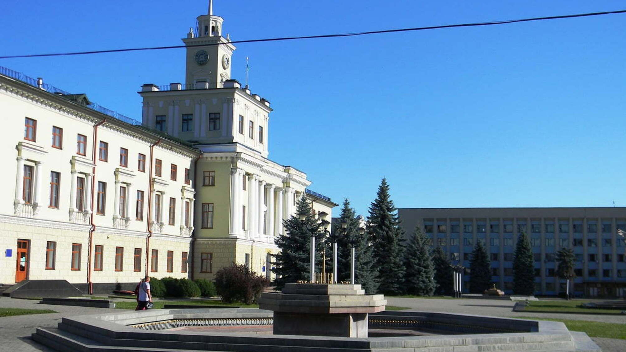 Посадовця з Хмельницької облради затримали на хабарі у 50 тисяч доларів