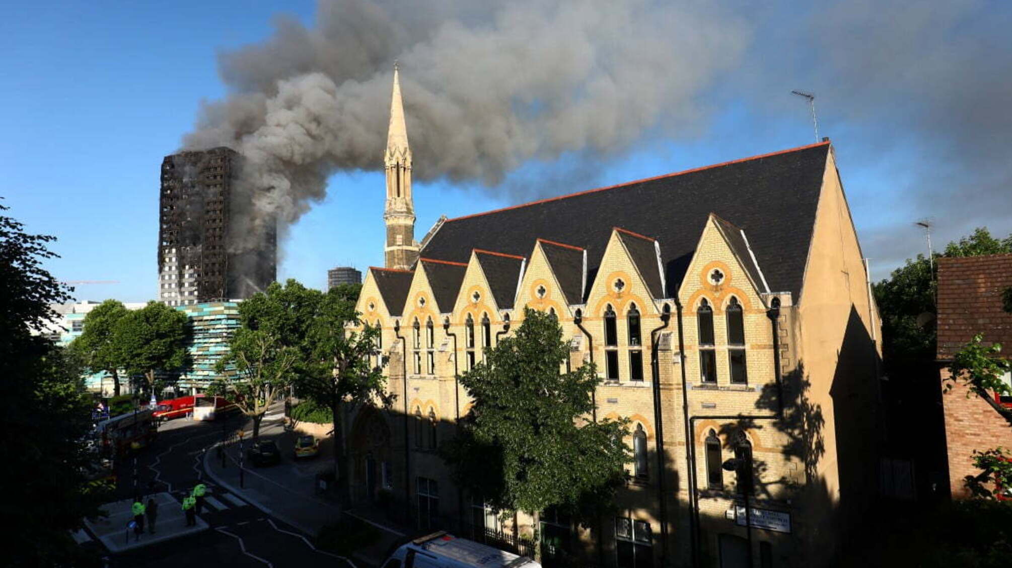У згорілій багатоповерхівці Лондона продовжуються пошуки зниклих безвісти людей