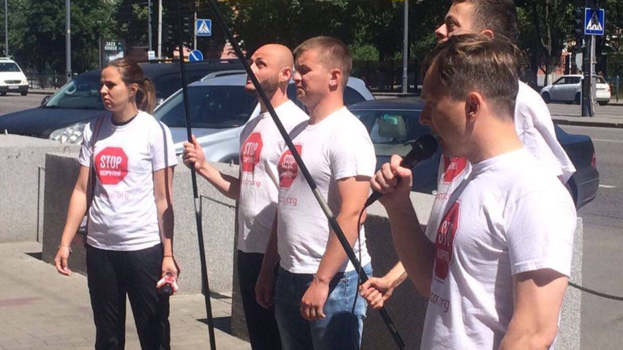 'СтопКор' пікетував посольство Ізраїлю через незаконну діяльність лікарки-громадянки Ірану